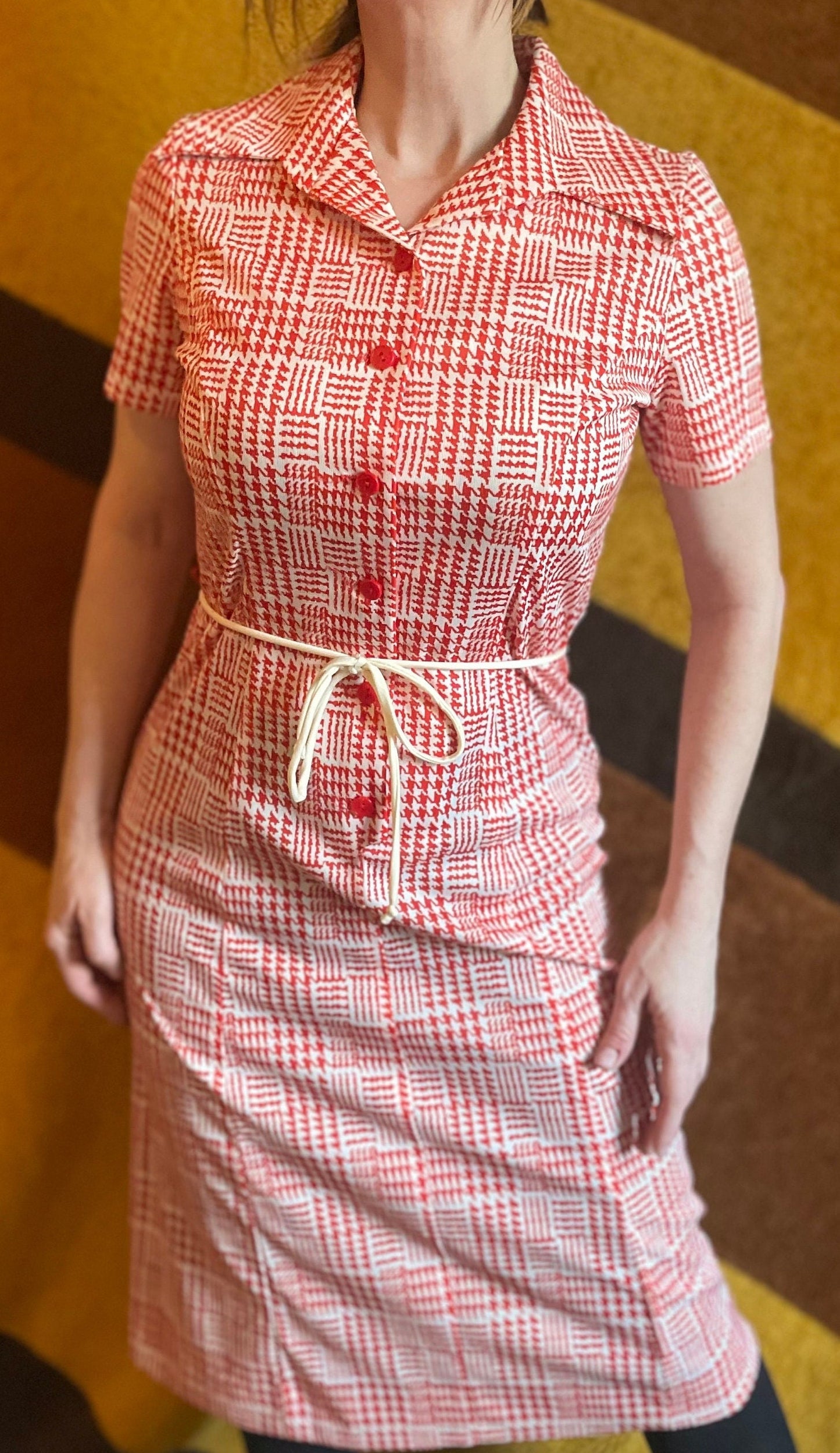 vtg 70s RED HOUNDSTOOTH SHIFT dress // pointy collared belted spring day dress checkered abstract casual dress retro funky secretary mad men