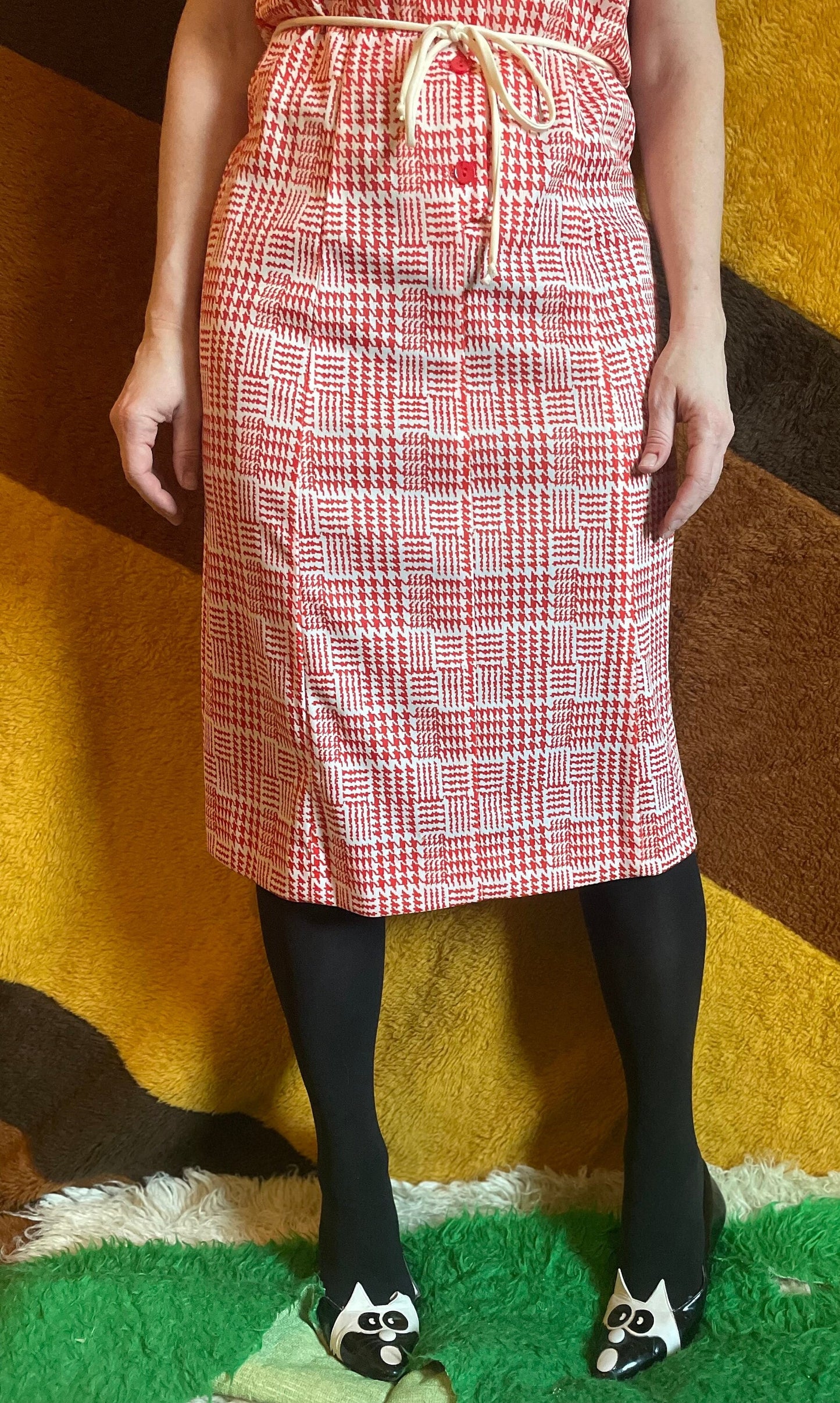 vtg 70s RED HOUNDSTOOTH SHIFT dress // pointy collared belted spring day dress checkered abstract casual dress retro funky secretary mad men