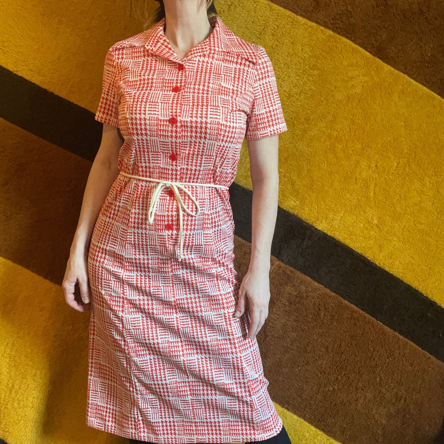 vtg 70s RED HOUNDSTOOTH SHIFT dress // pointy collared belted spring day dress checkered abstract casual dress retro funky secretary mad men