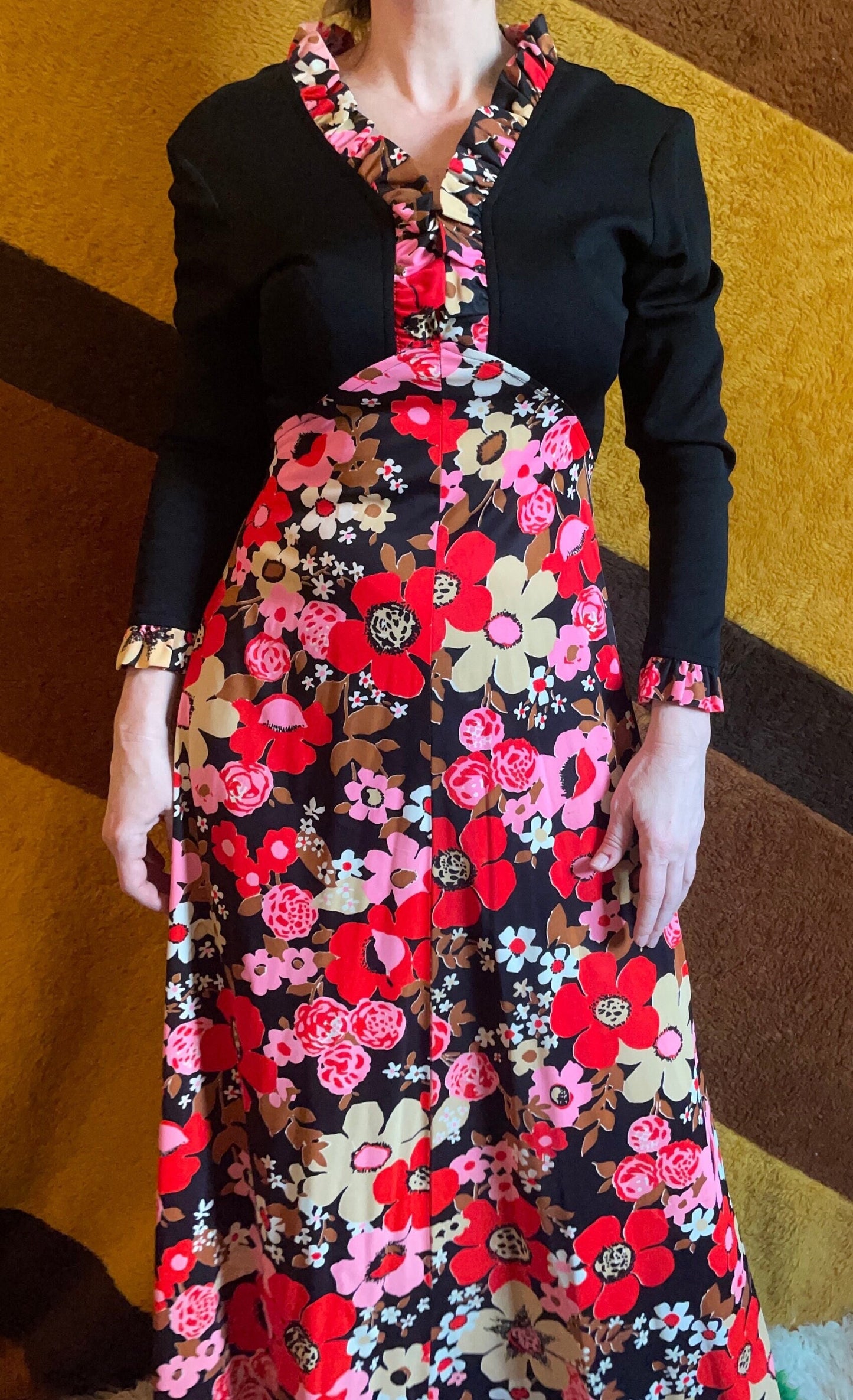 vtg 70s EMPIRE MAXI DRESS // waist black & pink floral v neck hippie retro flower power full flowy skirt fun psychedelic kitschy party gown