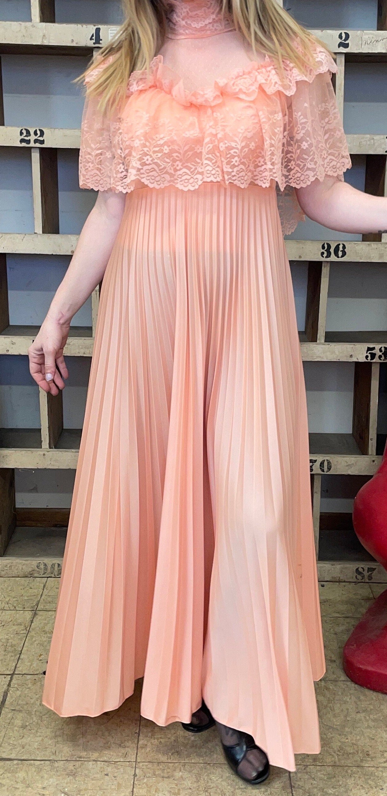 vtg 70s PINK LACE MAXI Dress // vintage pleated skirt womens small gunne sax ball gown style ethereal flowy pink pastel orange frilly dress