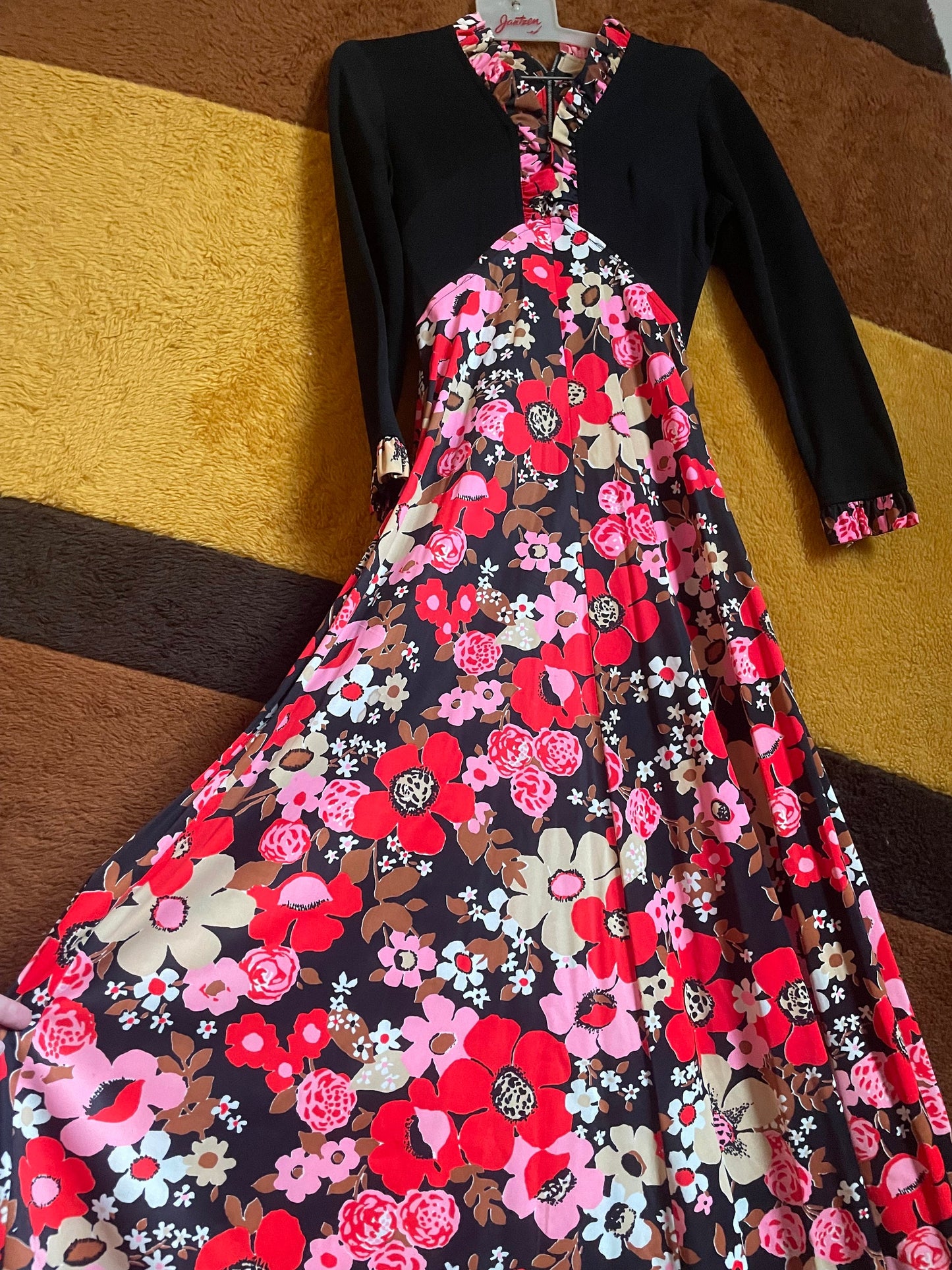 vtg 70s EMPIRE MAXI DRESS // waist black & pink floral v neck hippie retro flower power full flowy skirt fun psychedelic kitschy party gown