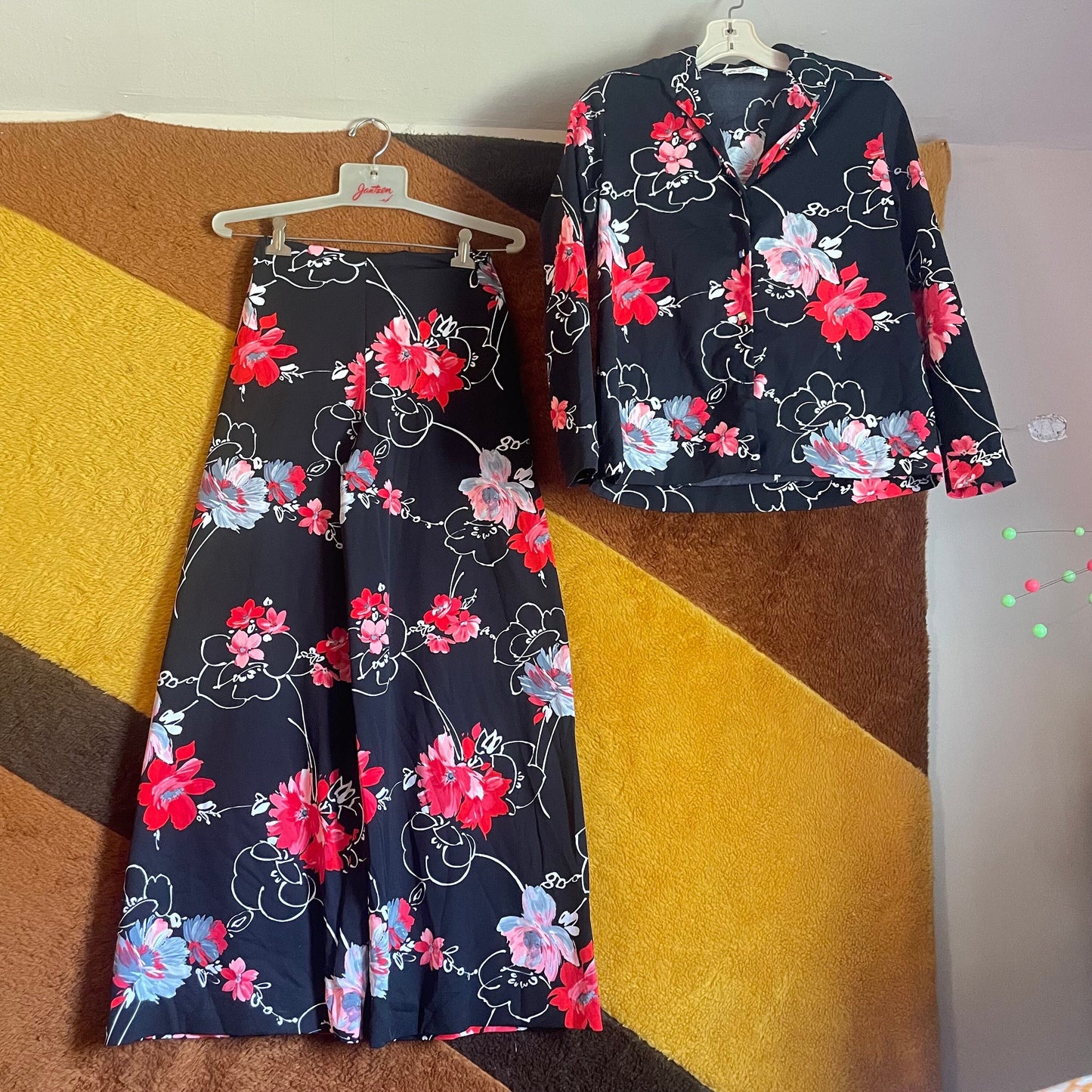 vtg 70s BLACK FLORAL PANTSUIT // vintage pointy collar palazzo flare pants 2 piece pants set bell bottoms hostess pants retro hippie mod