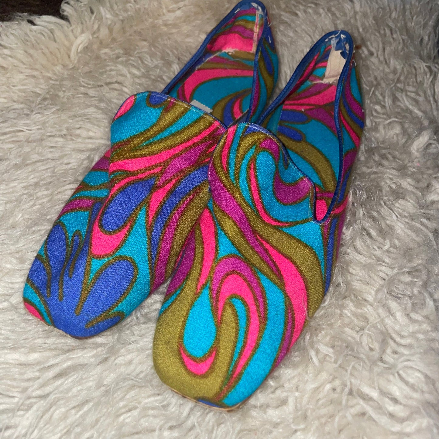 vtg 60s PSYCHEDELIC MOD SHOES // vintaeg emilio pucci style bright neon slip ons o'omphies womens loafers retro space age funky slippers