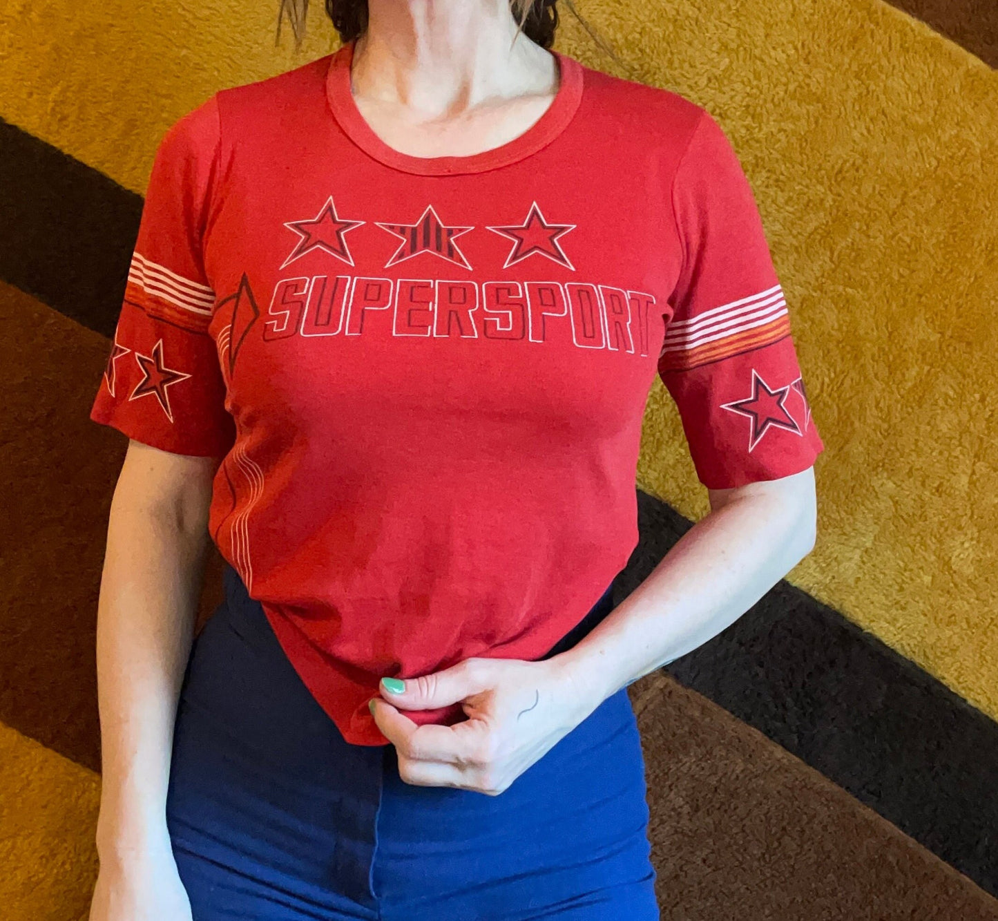 vtg 70s STAR PRINT TSHIRT // vintage paper thin pop art striped 3/4 sleeve retro graphic tee muscle car shirt red arrows stars race car top