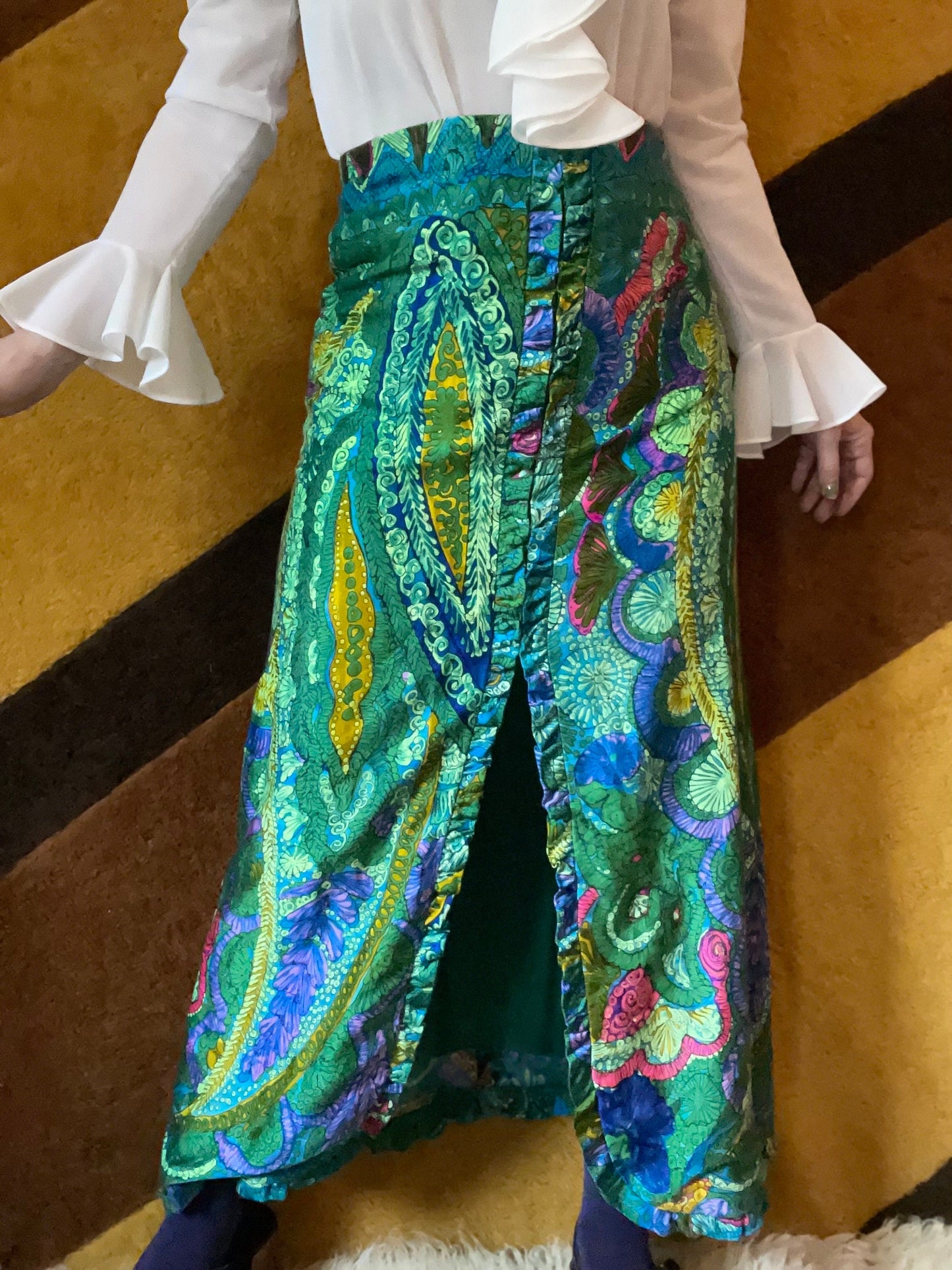 vtg 70s PSYCHEDELIC QUILTED SKIRT // vintage front slit ruffle trim full length trippy paisley seashell patterned maxi hippie mod retro