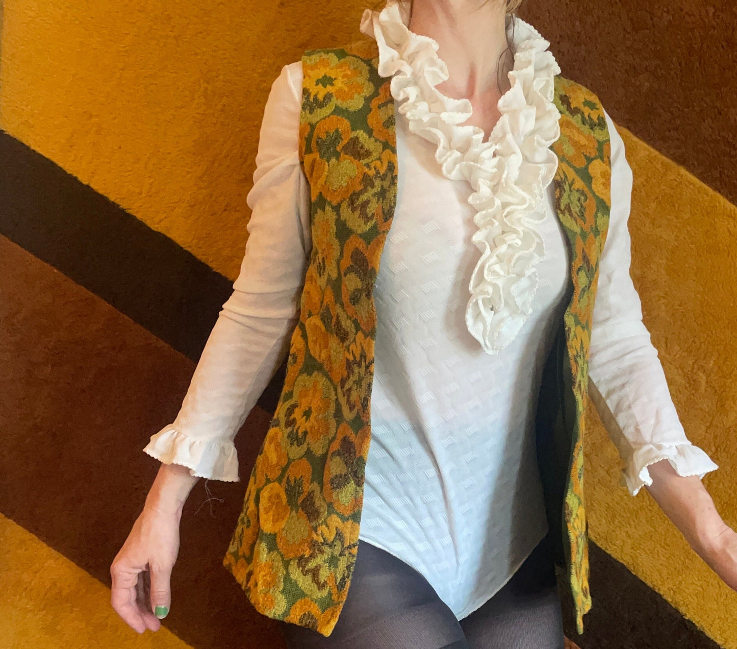 vtg 70s RUFFLE COLLAR BODYSUIT // vintage white long sleeve unitard austin powers pirate blouse poly top autumn retro style undershirt