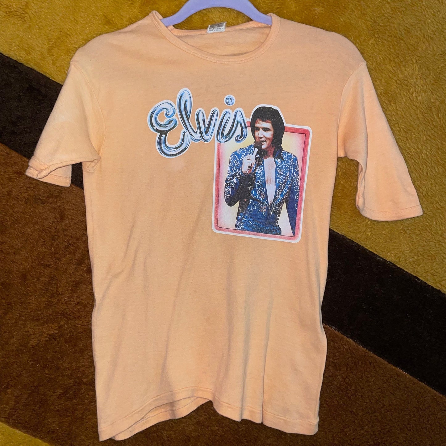 vtg 70s ELVIS PRESLEY SHIRT // vintage king bay tee large retro iron on lounge singer pop culture pastel lounge rocker memphis sun studio