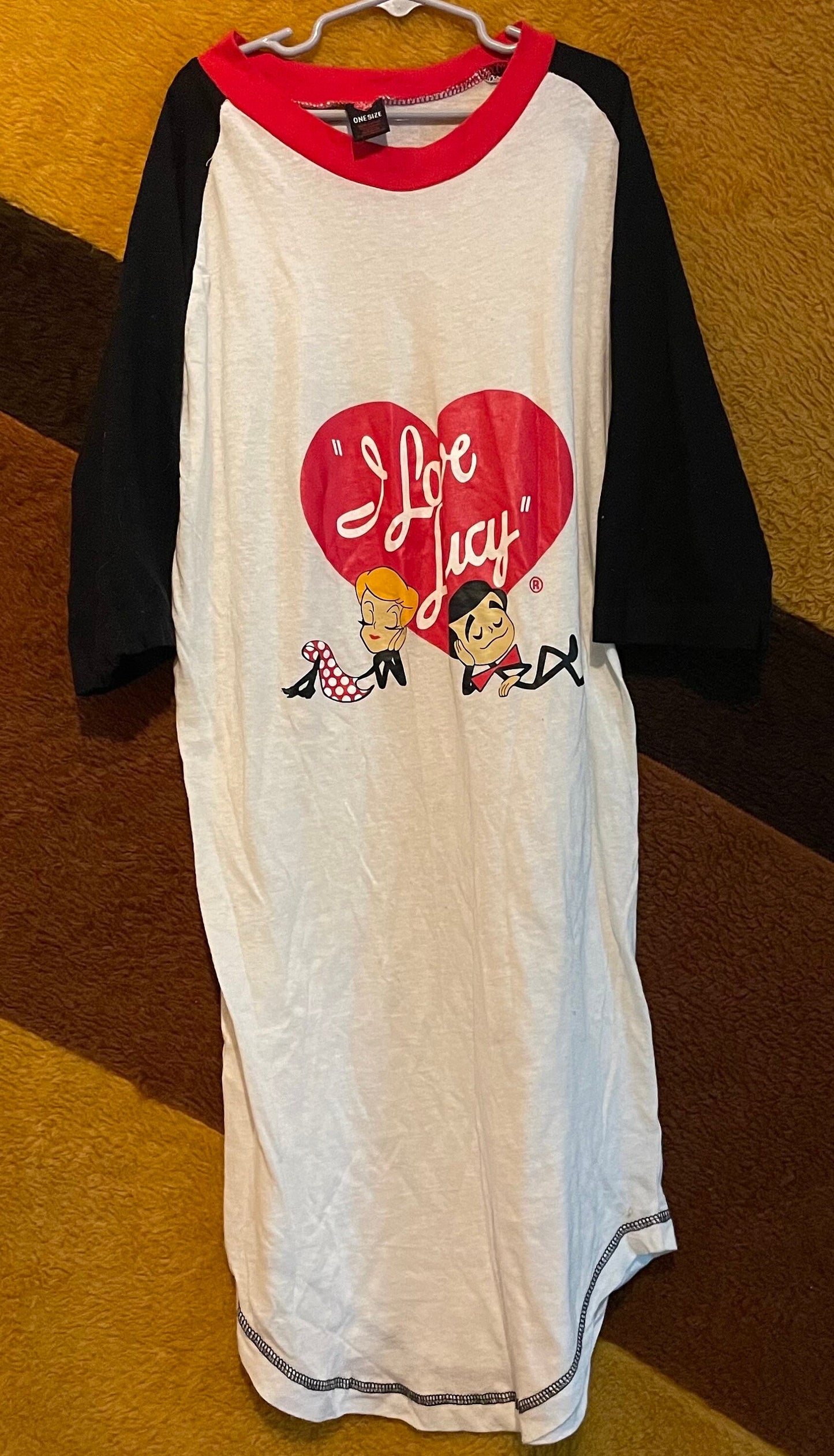 vtg 80s I LOVE LUCY Shirt // vintage 1950s Lucille Ball tv show Lucy Desi Arnaz retro red lip graphic tee long sleeper oversized pop art tee