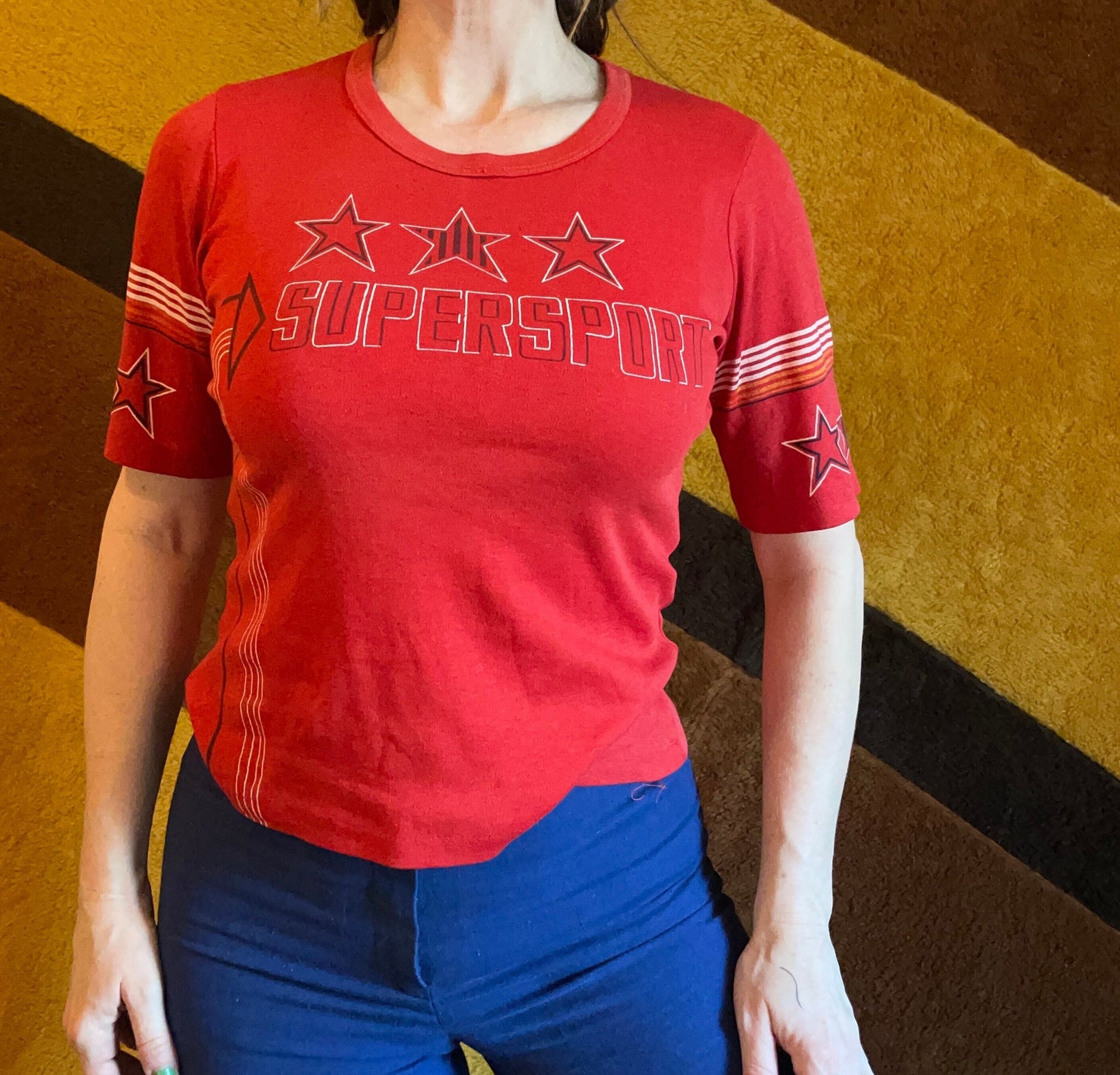 vtg 70s STAR PRINT TSHIRT // vintage paper thin pop art striped 3/4 sleeve retro graphic tee muscle car shirt red arrows stars race car top