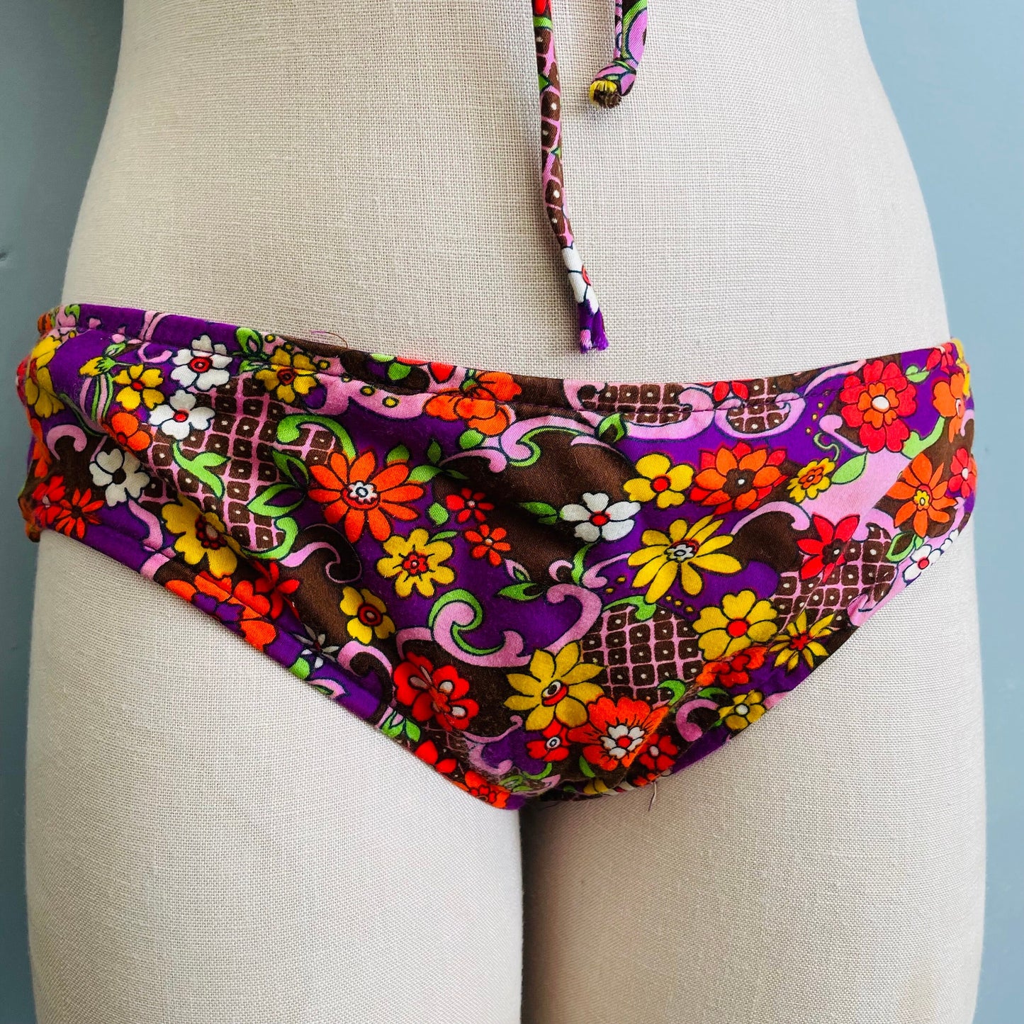 vtg 60s mod flower power swim suit classic cut hippie psychedelic low rise hip hugger bathing suit bikini