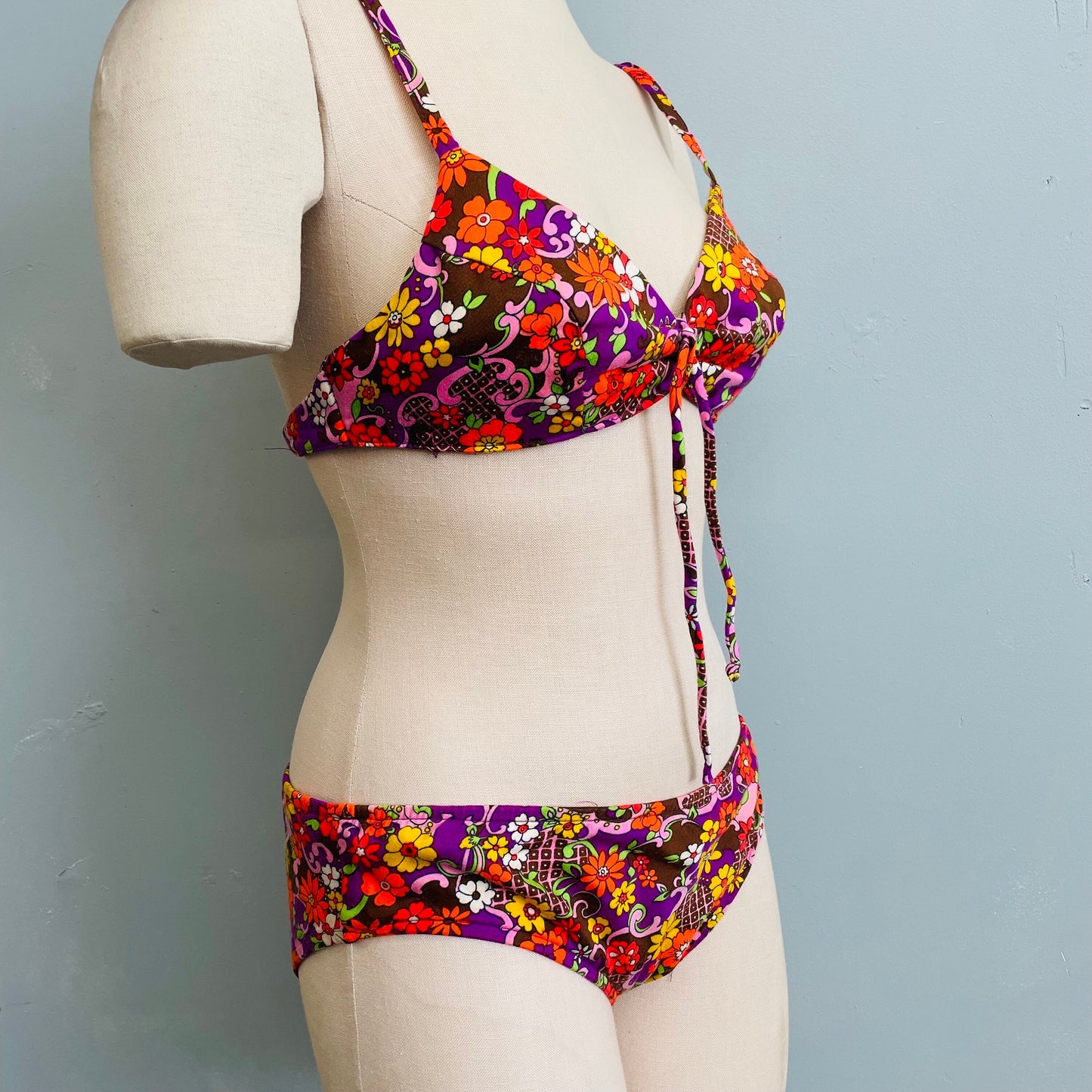 vtg 60s mod flower power swim suit classic cut hippie psychedelic low rise hip hugger bathing suit bikini