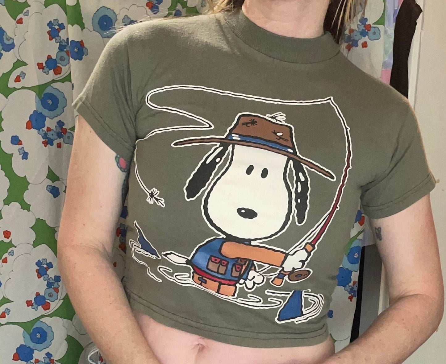 vtg 90s SNOOPY KIDS SHIRT // vintage fishing with sharks big print graphic tee youth size 8 baby tee crop top tight fitted crewneck cartoon