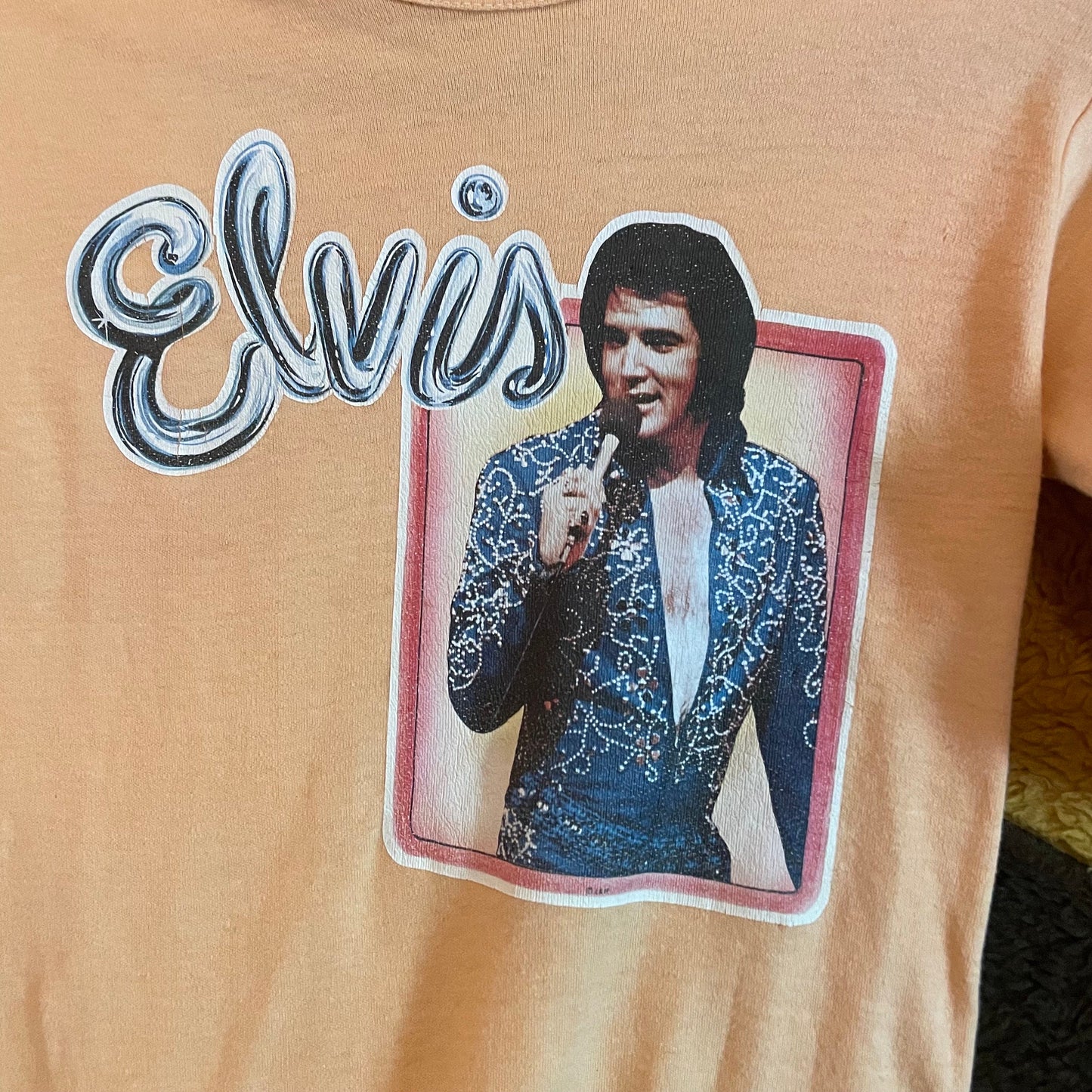 vtg 70s ELVIS PRESLEY SHIRT // vintage king bay tee large retro iron on lounge singer pop culture pastel lounge rocker memphis sun studio