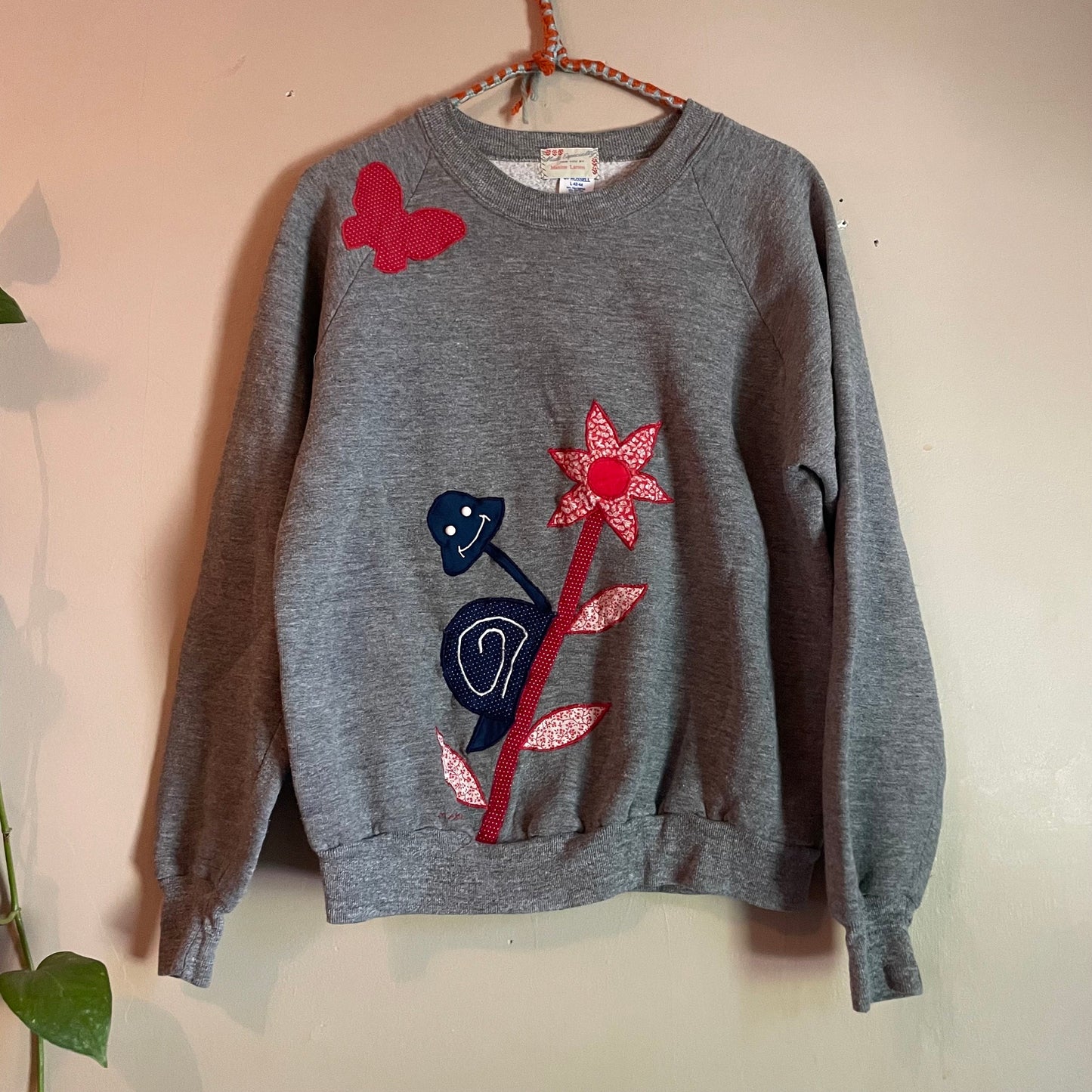 vtg 80s SNAIL BUTTERFLY SWEATSHIRT // vintage patchwork quilted granny sweatshirt handmade 70s hippie mod cute gray  lightweight tri blend