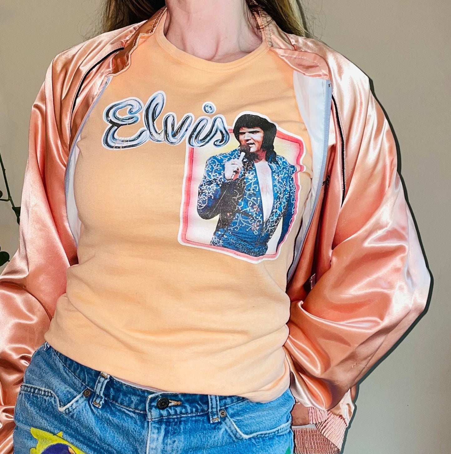 vtg 70s ELVIS PRESLEY SHIRT // vintage king bay tee large retro iron on lounge singer pop culture pastel lounge rocker memphis sun studio