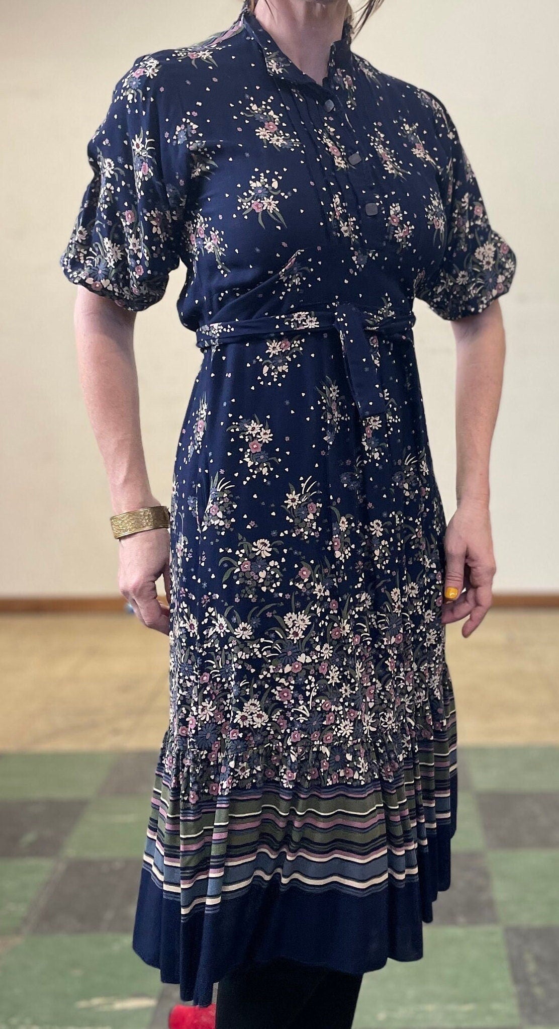 vtg 70s PUFFED SLEEVE Dress With POCKETS // vintage womens medium belted flowy autumn style earth tones 40s style slinky floral fall dress