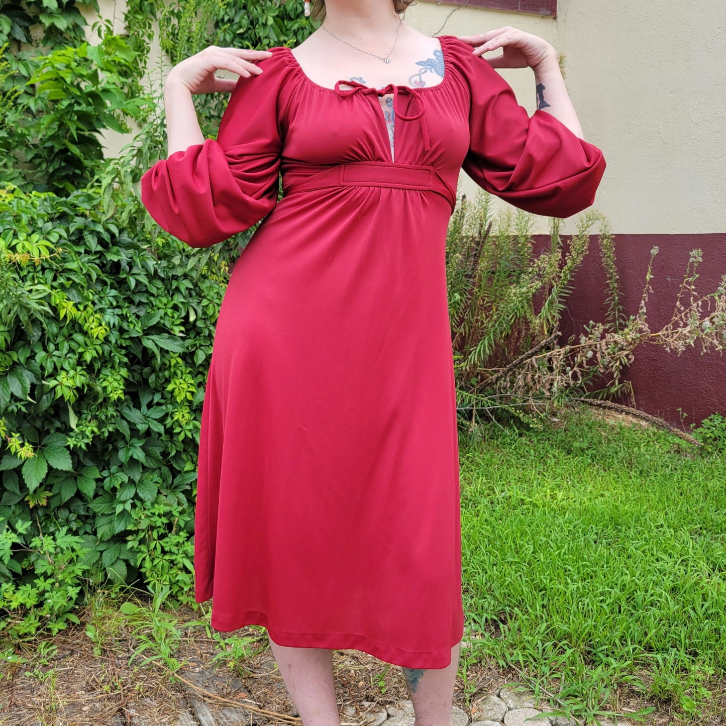 vtg 70s BALLOON SLEEVE DRESS // burgundy dolman sleeve shelf bust flowy slinky tie front midi autumn colors purple cinchy fall vibes casual