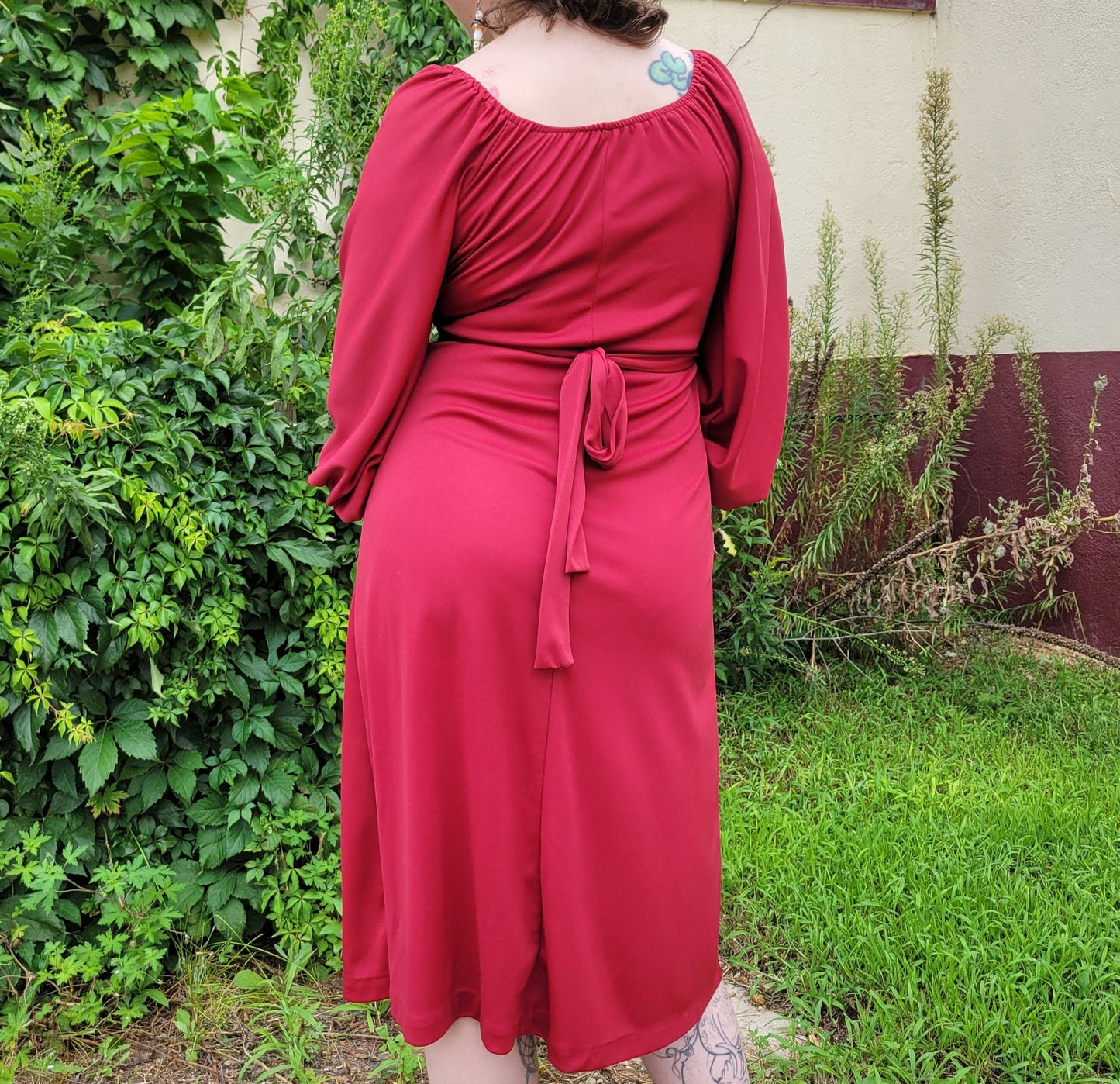 vtg 70s BALLOON SLEEVE DRESS // burgundy dolman sleeve shelf bust flowy slinky tie front midi autumn colors purple cinchy fall vibes casual