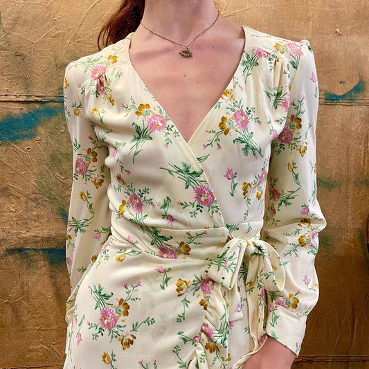 vtg 70s FLORAL MINI WRAP Mini Dress // soft slinky tie waist v neck ruffle hem lightweight bouquet print summer night flowy hippie party
