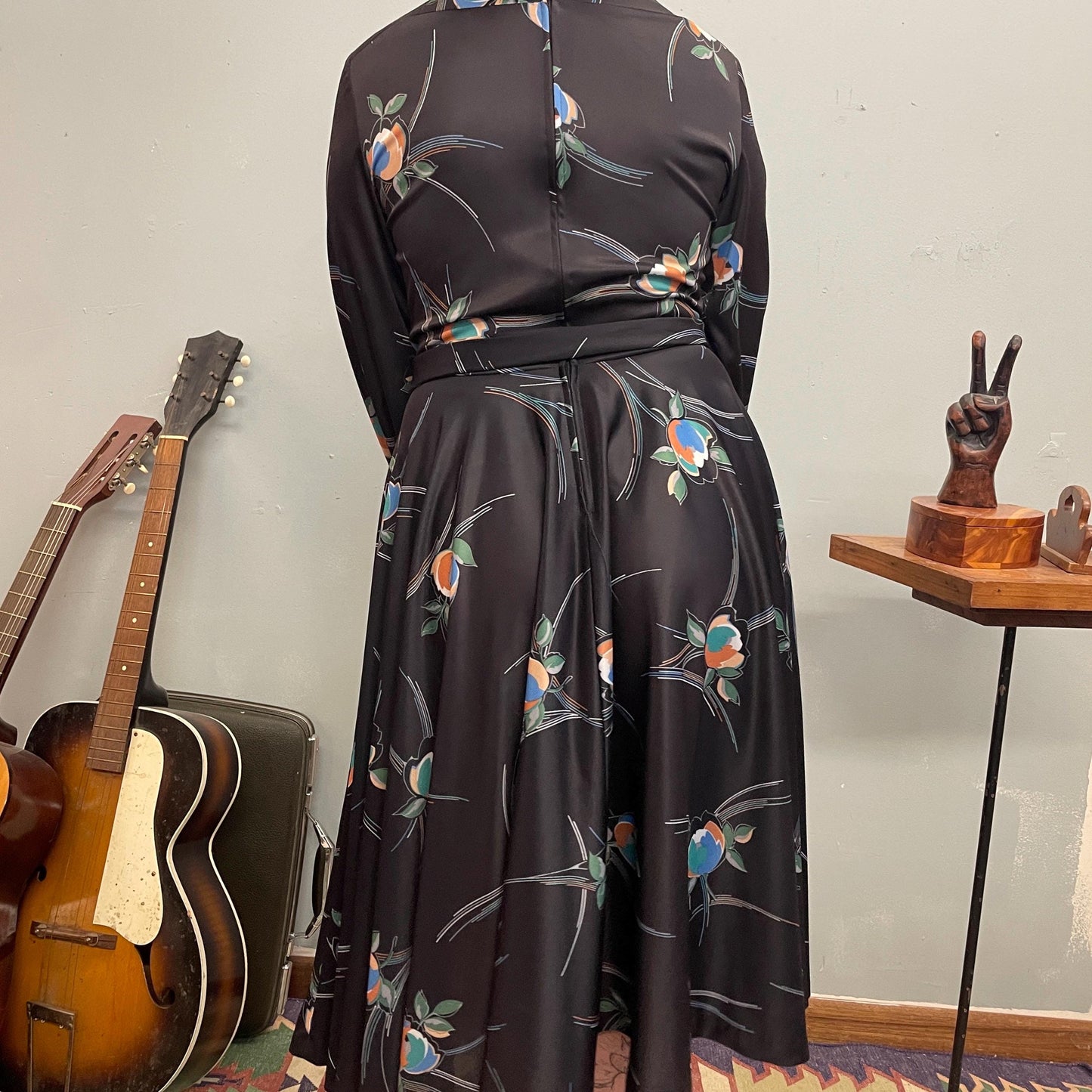 vtg 70s  BLACK FLORAL DRESS // full sweep twirly black flowers abstract psychedelic long sleeve witchy soft goth slinky flowy unique autumn