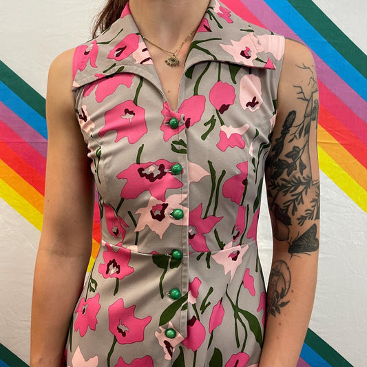 vtg 70s FLOWER BUTTON FLORAL dress // pointy collar mod ruffle hem sleeveless retro mini tulip rosebud cute fun flower power silver day wear