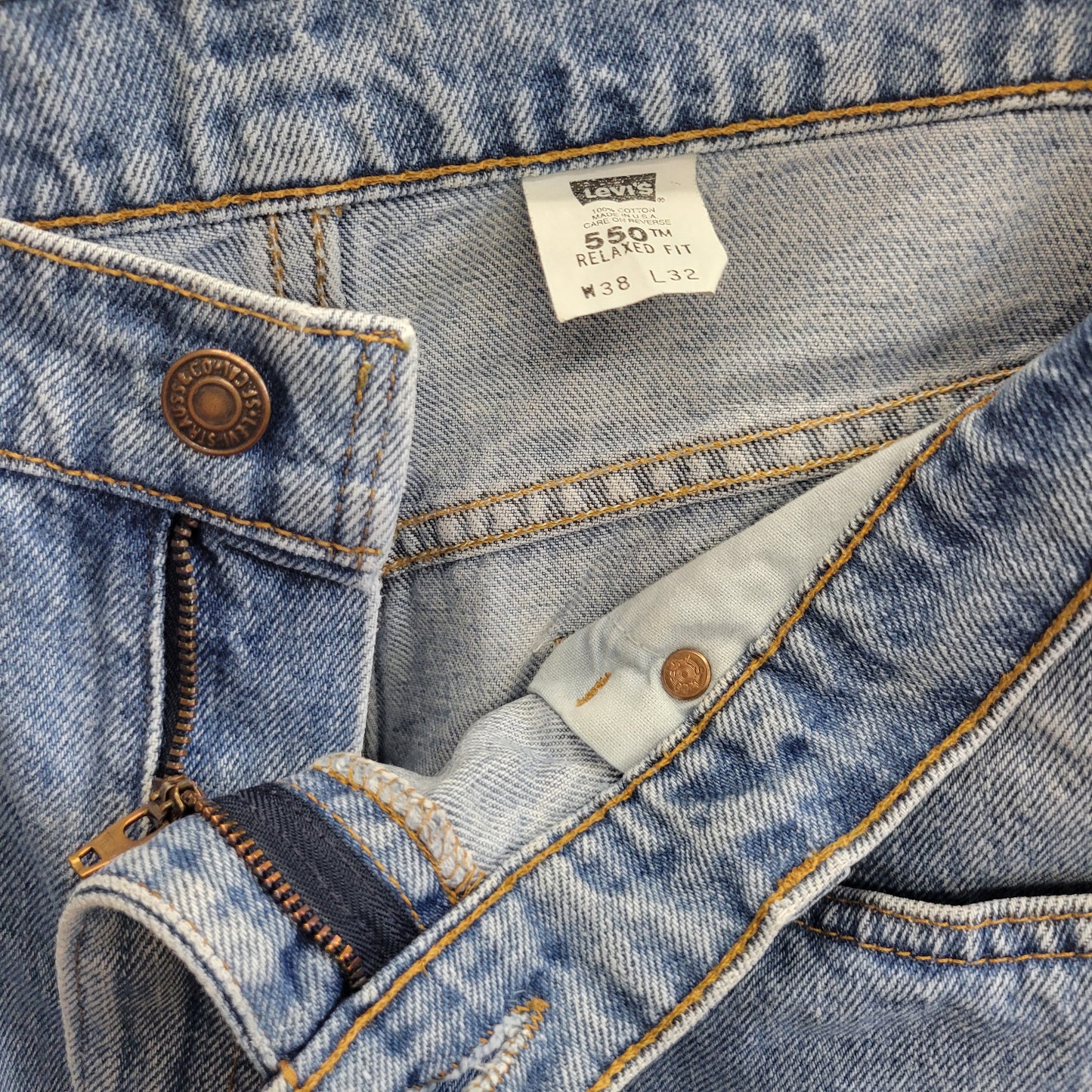 vtg 90s LEVI BAGGY JEANS //  vintage 550 relaxed fit levi strauss 38 x 32 denim levis red tag usa y2k light wash mid high rise unisex jeans