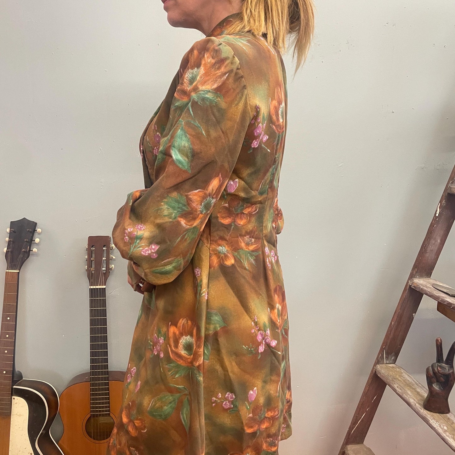 vtg 70s AUTUMN VIBES LEAVES Dress // psychedelic rayon pussy bow a line mini mod neutral earth tones Halloween watercolor patterned smock