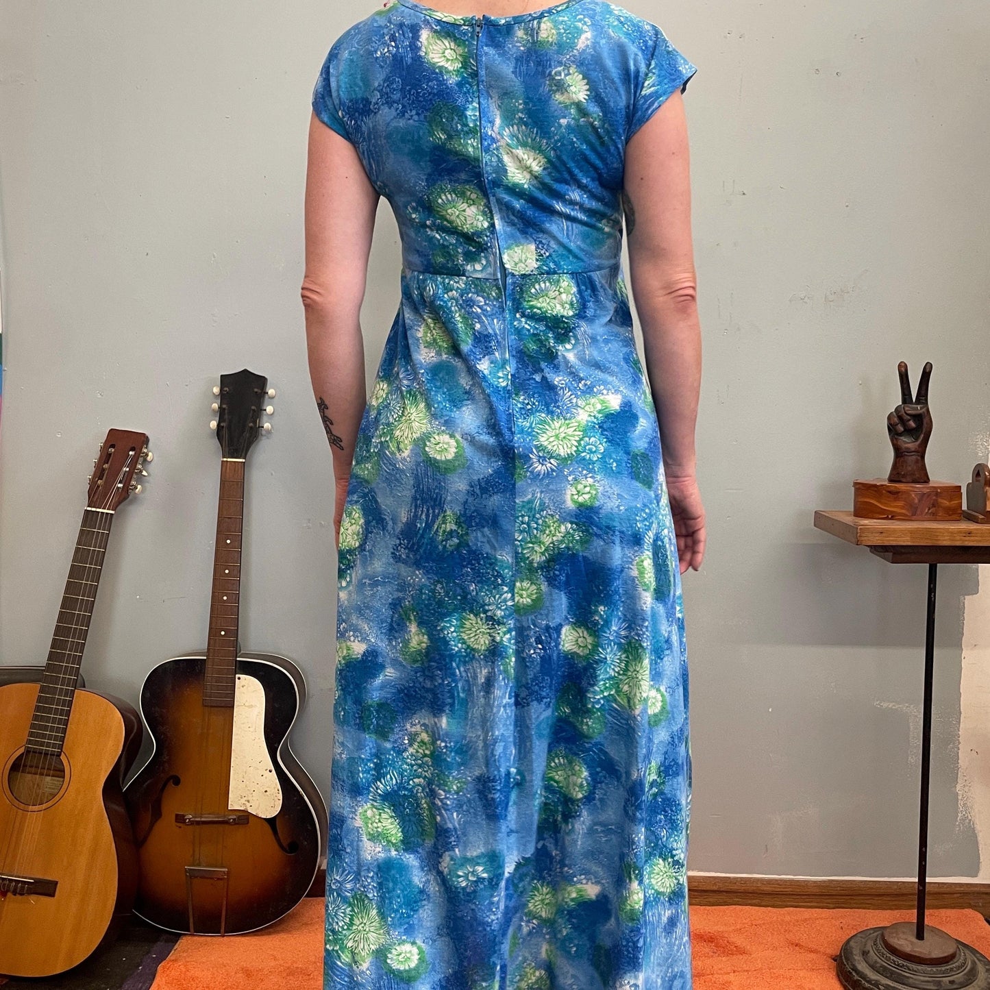 vtg 70s BLUE FLORAL DRESS // empire waist belted cap sleeve flowy psychedelic maxi gown lovely beach cover up hostess retro hippie hawaiian