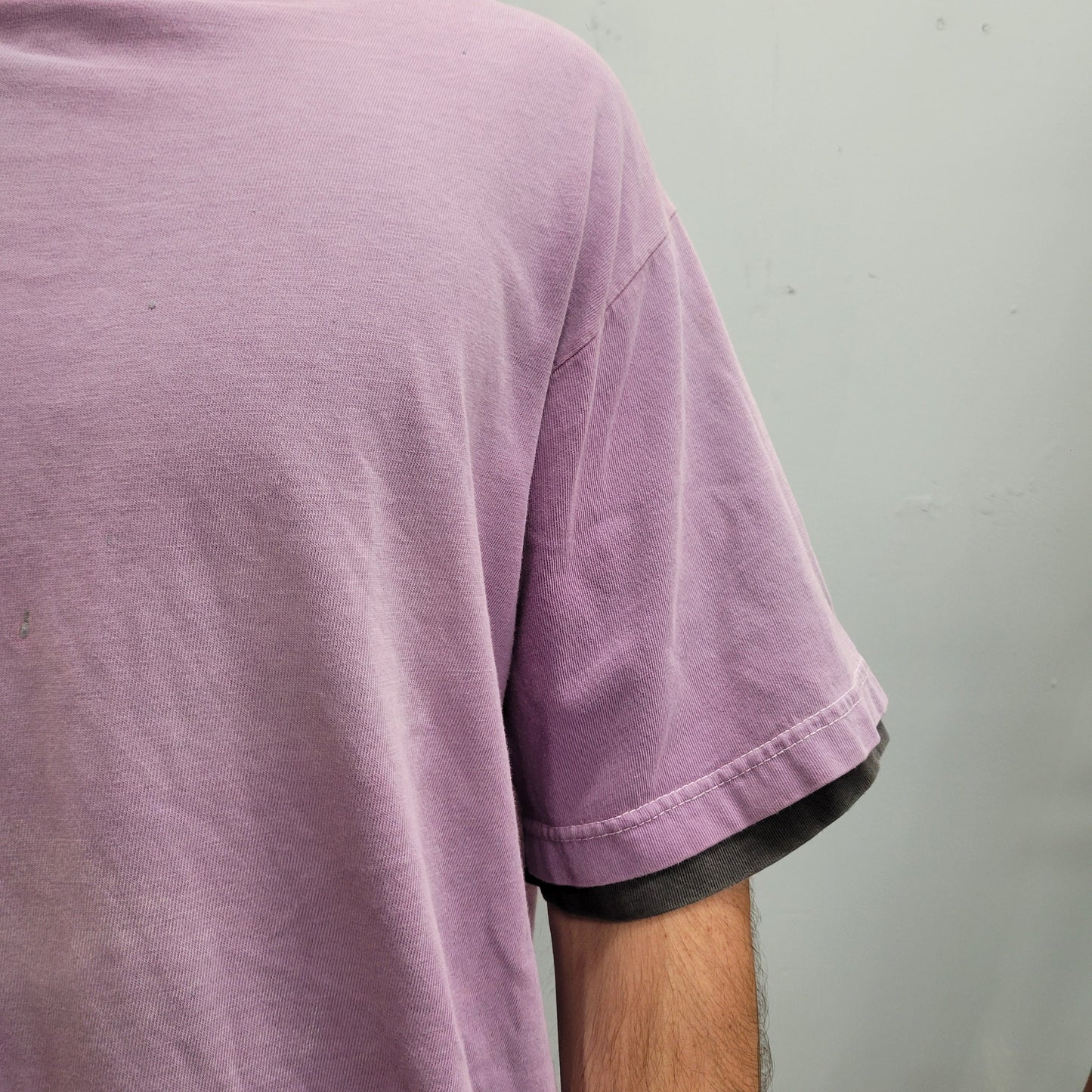 vtg 90s DISTRESSED OVERSIZED TSHIRT // true vintage basics two tone layered ringer lavender grey paint splatter large baggy  skater design