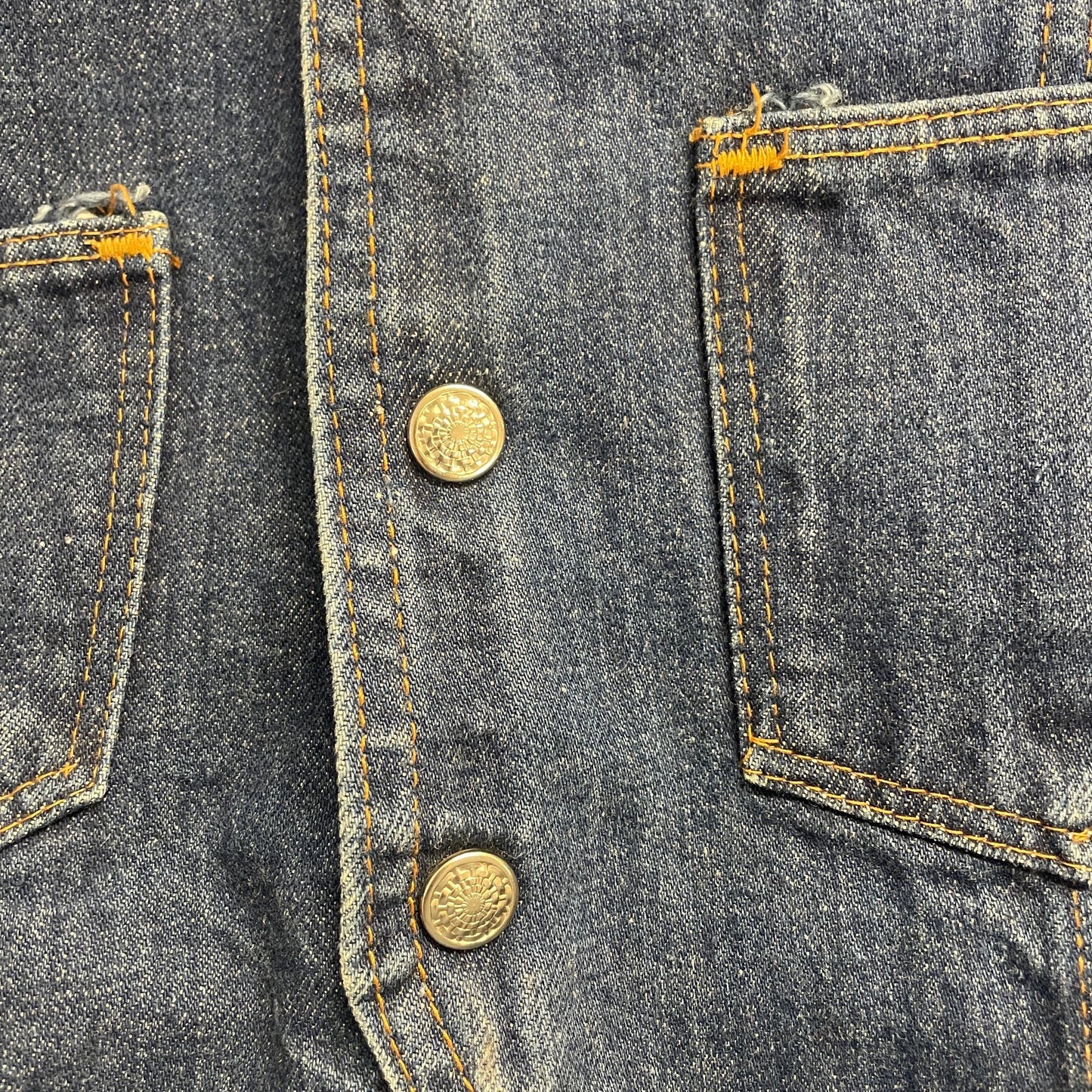 vtg 70s DENIM VEST // vintage fitted cropped light medium wash jean jacket vest autumn fall layers casual hippie boho school college looks