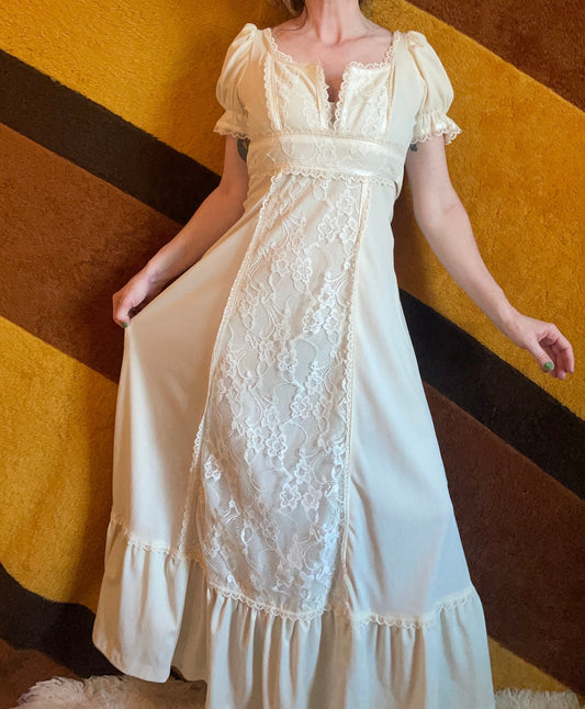 vtg 70s IVORY PUFFED SLEEVE Dress // vintage lace trim gunne sax style  belted maxi dress shelf bust corset cleavage slit prairie maxi dress