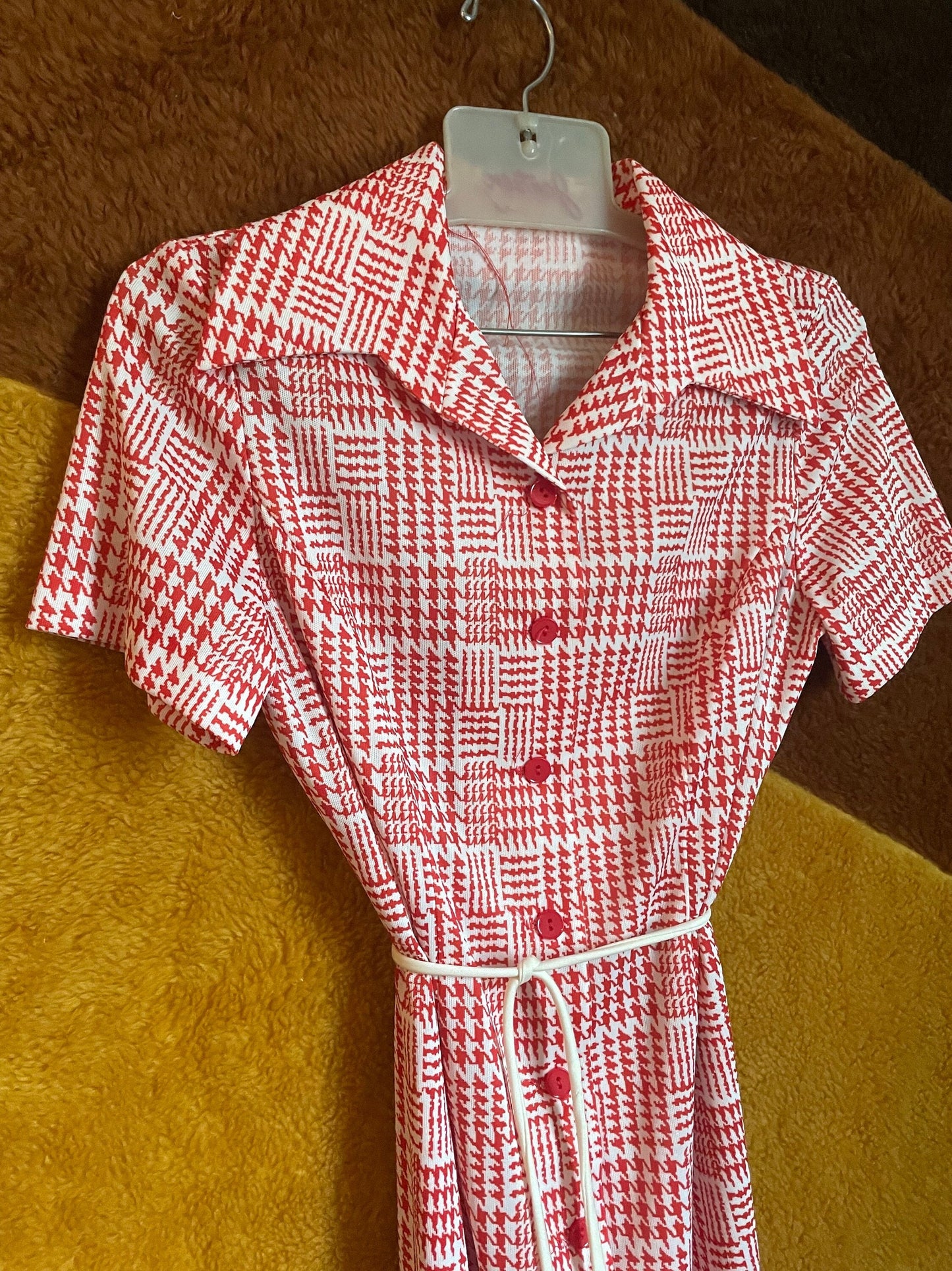 vtg 70s RED HOUNDSTOOTH SHIFT dress // pointy collared belted spring day dress checkered abstract casual dress retro funky secretary mad men