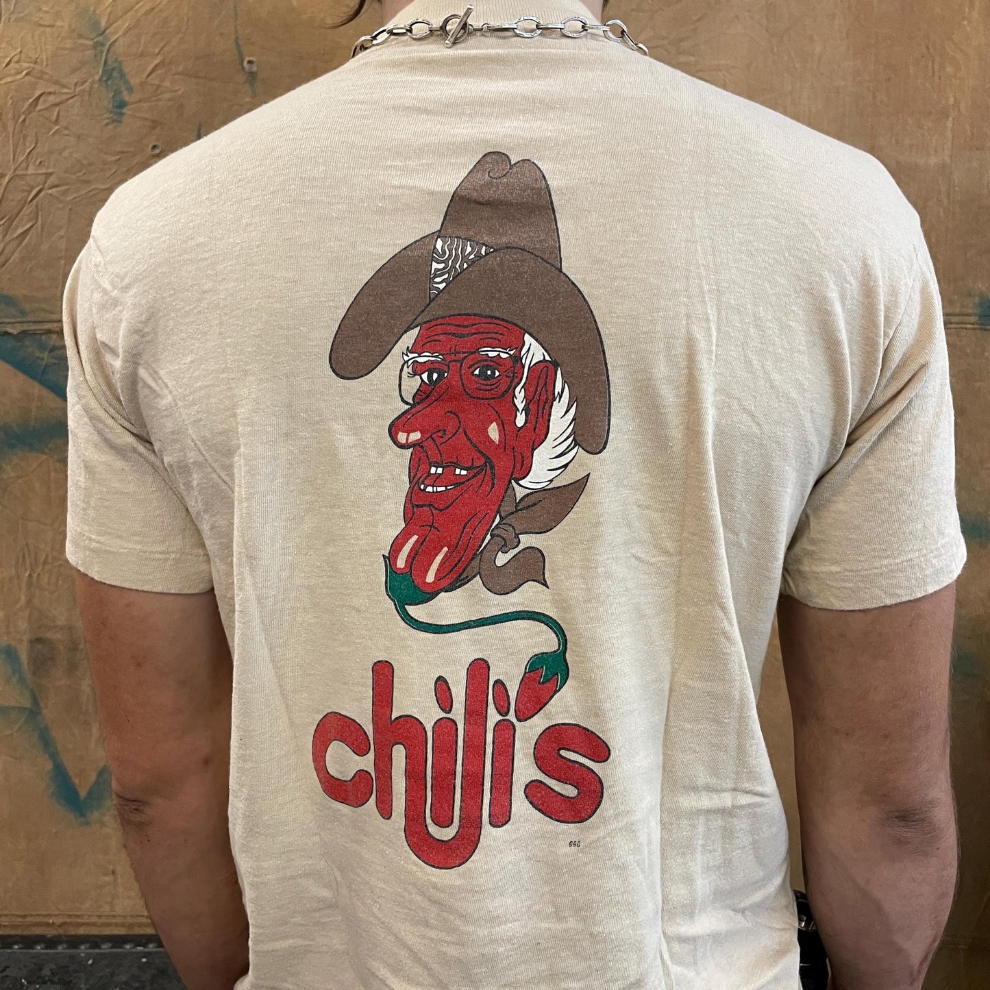 vtg 80s CHILIS MOCK NECK tshirt / vintage baby back ribs applebees red hot chili pepper man face graphic cartoon pop culture restraunt anvil