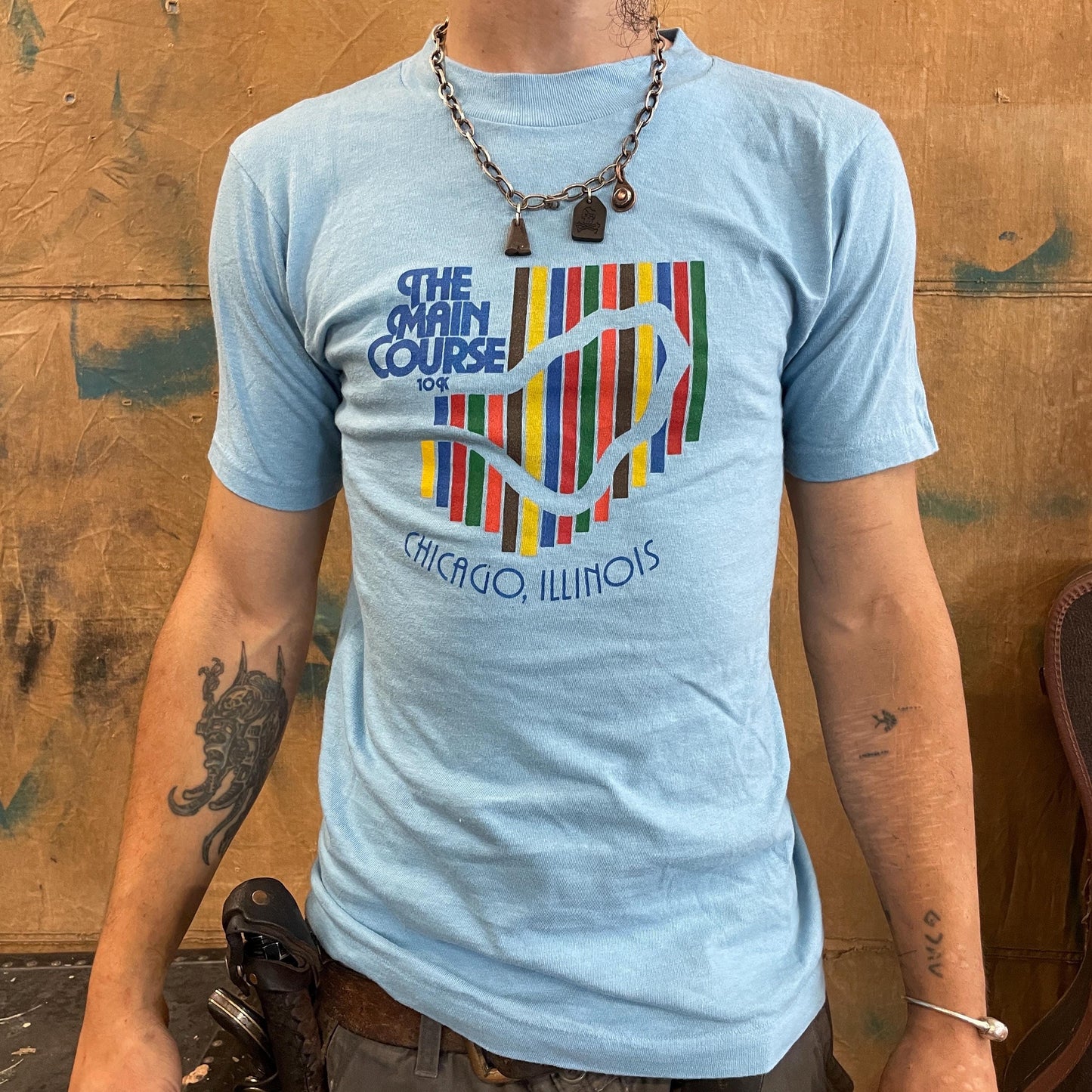 vtg 80s CHICAGO RESTAURANT TSHIRT // vintage main course historic retro trendy diner fine dining pizza burgers food snack tee true style