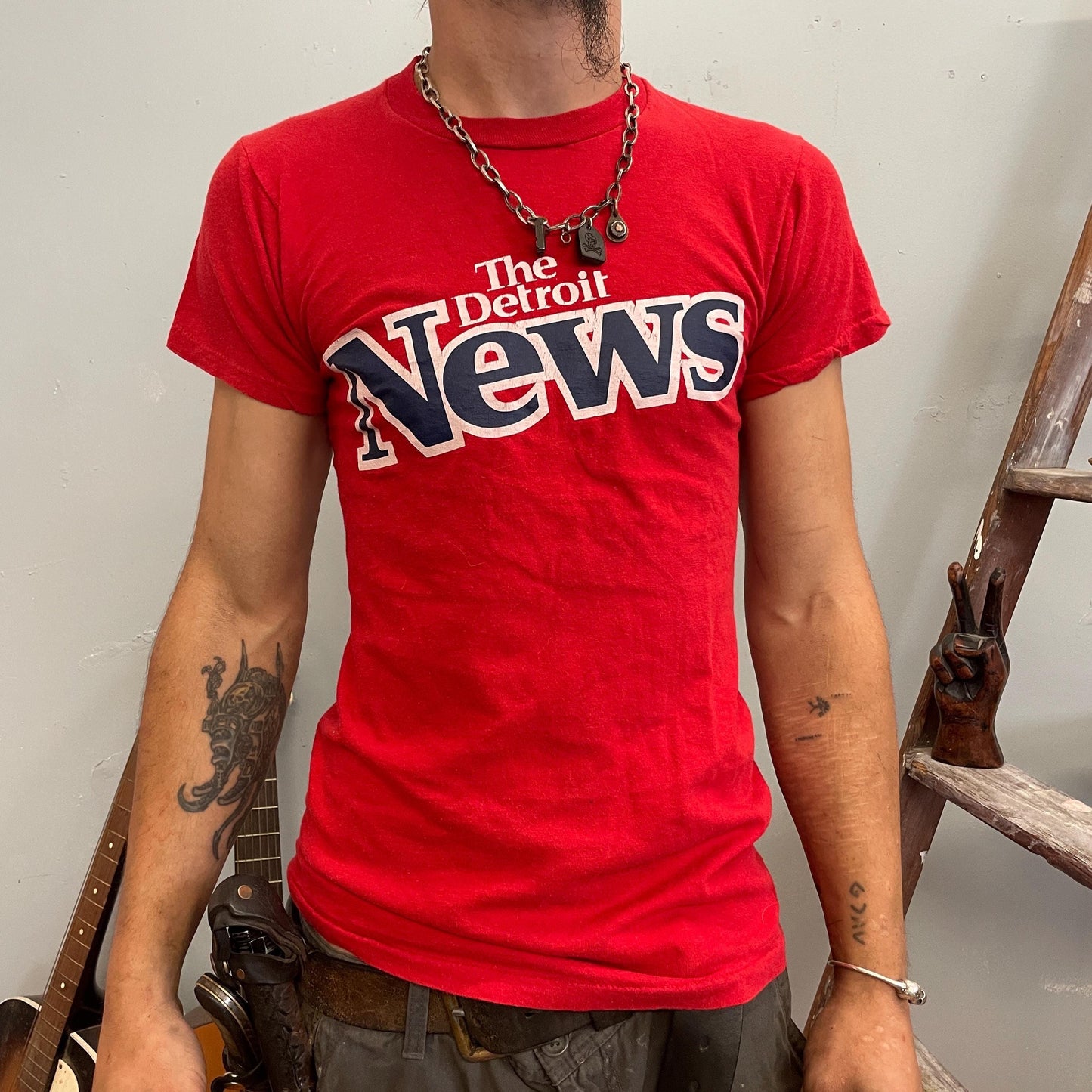 vtg 70s DETROIT NEWS TSHIRT // vintage michigan newpaper print bag red advertisement soul funk small thin retro true style oldies tee