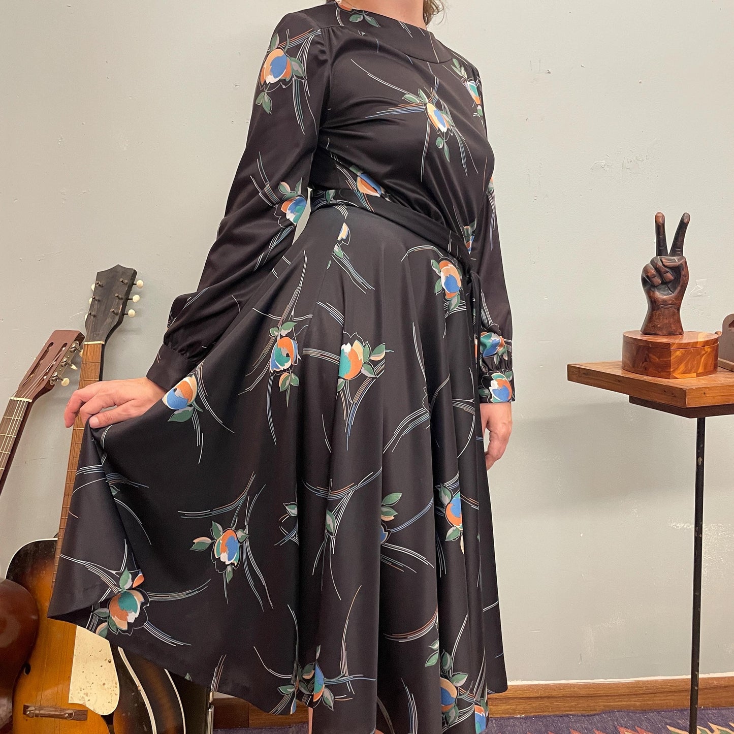 vtg 70s  BLACK FLORAL DRESS // full sweep twirly black flowers abstract psychedelic long sleeve witchy soft goth slinky flowy unique autumn
