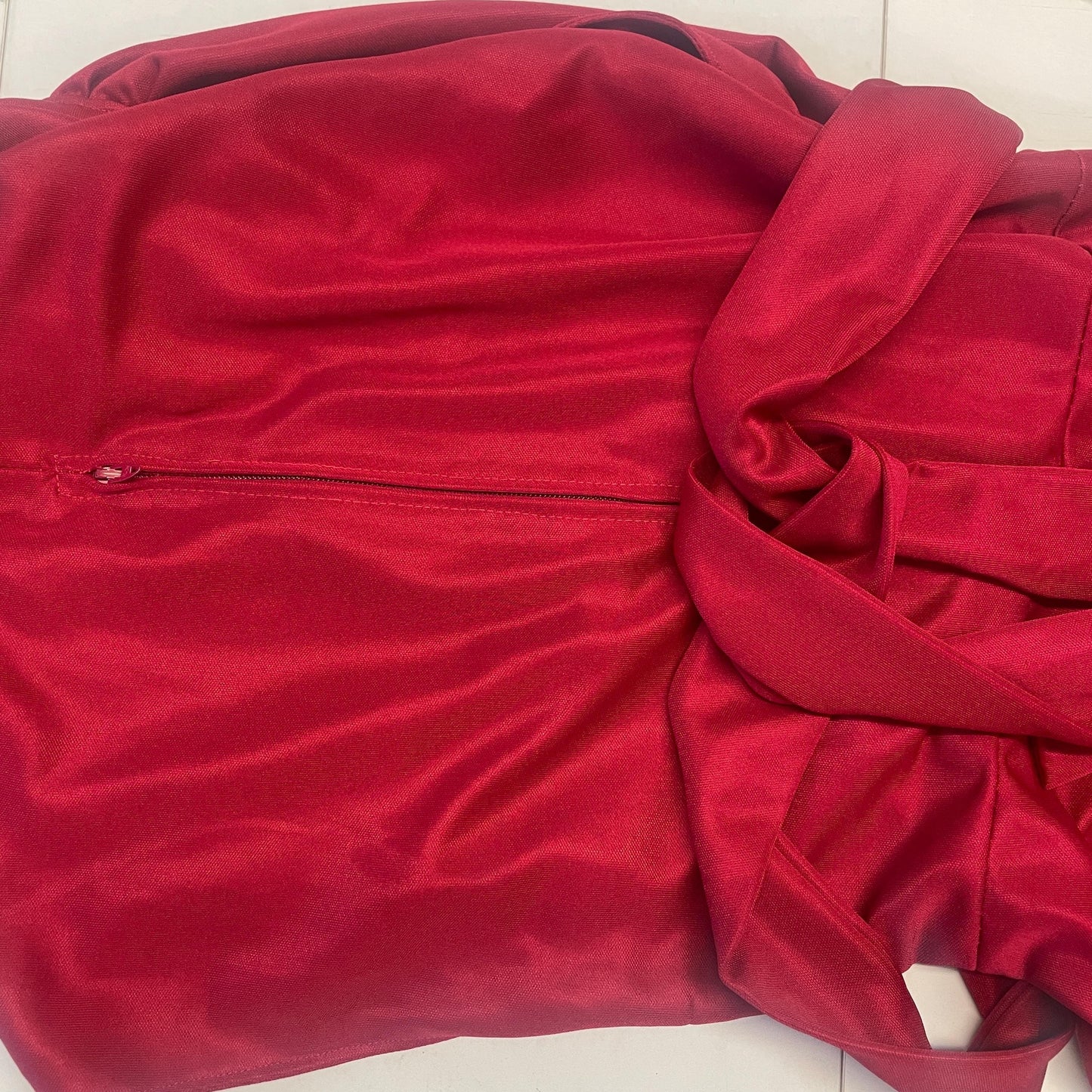 vtg 70s RED SILKY DRESS // v neck belted slinky sexy midi evening party style autumn fall solid neutral colors burgundy minimalist secretary