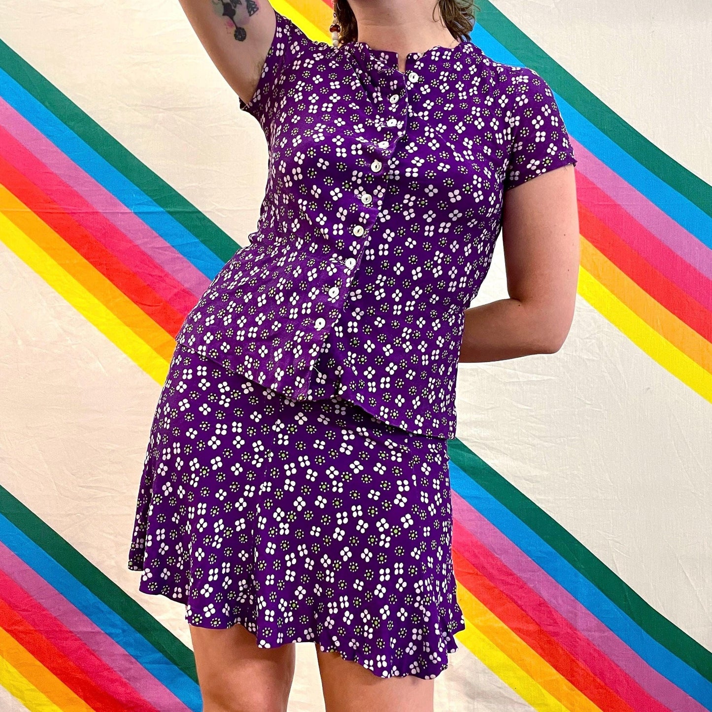vtg 70s FLOWER POWER SKIRT top set //  purple ditzy print twee slinky blouse & mini skirt skirt suit mod retro mini dress fall autumn vibe