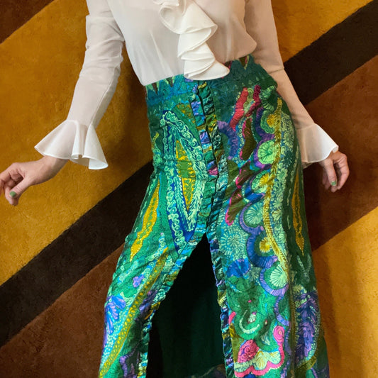 vtg 70s PSYCHEDELIC QUILTED SKIRT // vintage front slit ruffle trim full length trippy paisley seashell patterned maxi hippie mod retro
