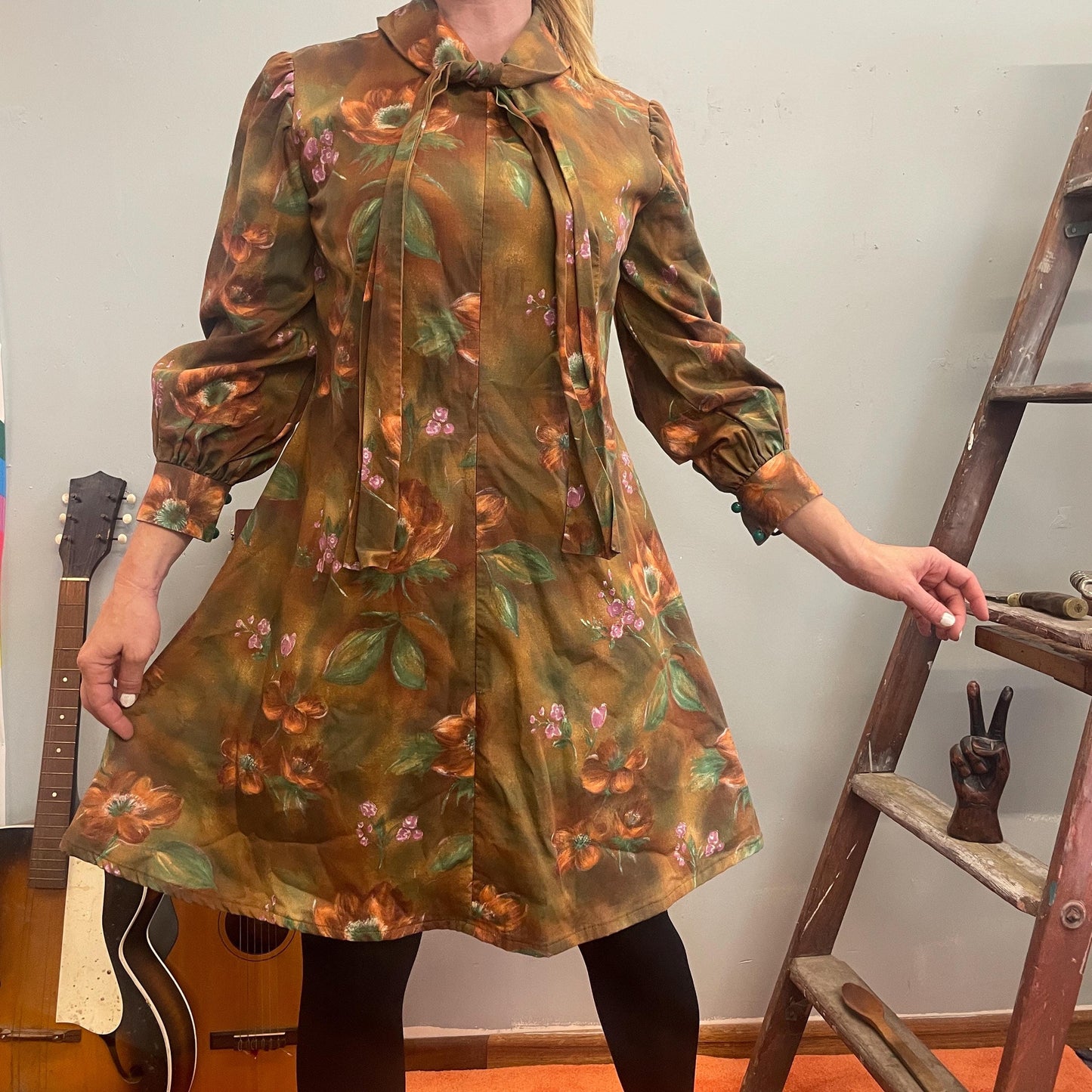 vtg 70s AUTUMN VIBES LEAVES Dress // psychedelic rayon pussy bow a line mini mod neutral earth tones Halloween watercolor patterned smock