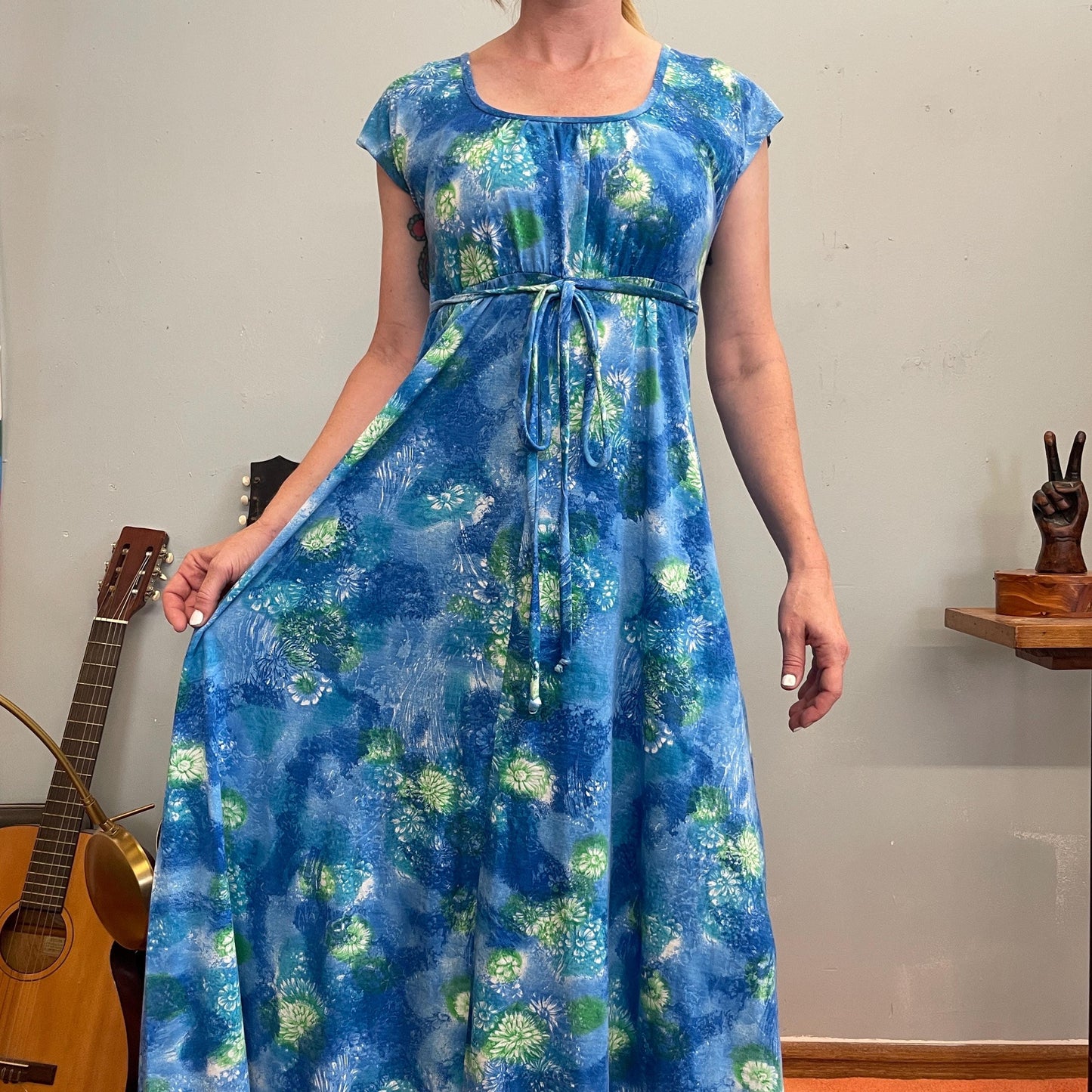 vtg 70s BLUE FLORAL DRESS // empire waist belted cap sleeve flowy psychedelic maxi gown lovely beach cover up hostess retro hippie hawaiian