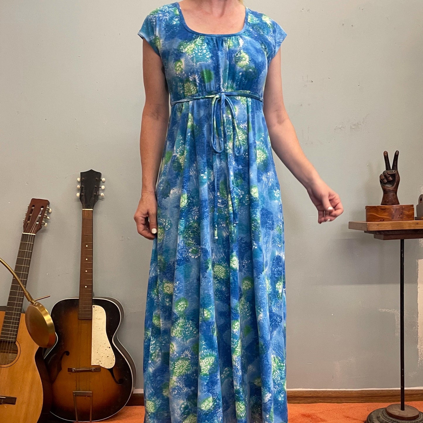 vtg 70s BLUE FLORAL DRESS // empire waist belted cap sleeve flowy psychedelic maxi gown lovely beach cover up hostess retro hippie hawaiian