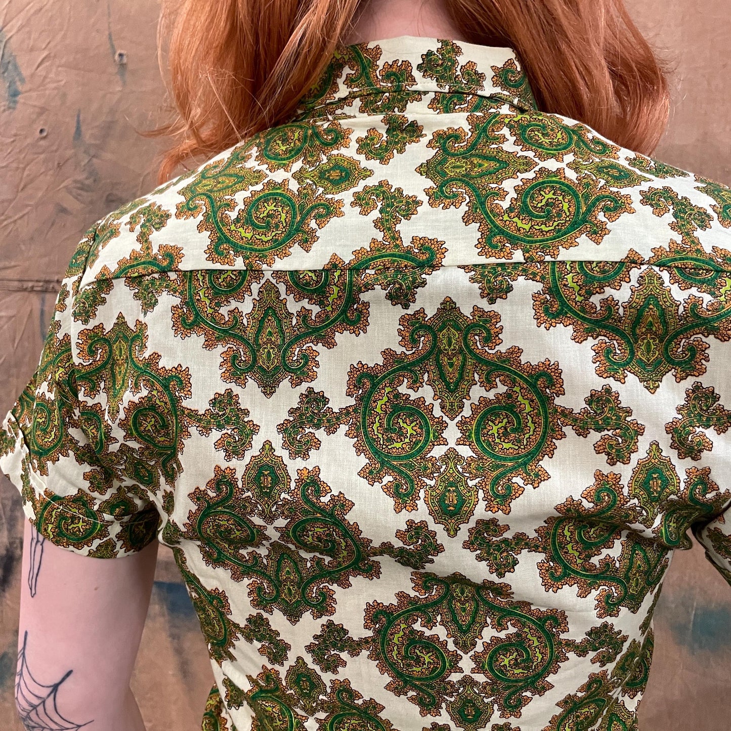 vtg 60s GREEN PAISLEY TOP // vintage button down youth petite teens oxford blouse contrast collared cotton crop top preppy rockabilly kids