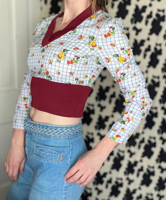 vtg 70s MICKEY MOUSE CROP Top // novelty disney print v neck all over print cartoon blouse handmade craft vintage style midriff school fit