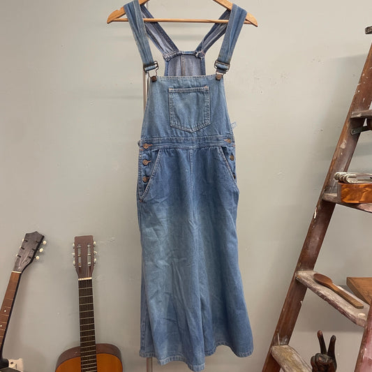 vtg 70s DENIM OVERALL SHORTS // wide leg light wash culottes capri jants coveralls jorts carpenter bell bottoms jackie burkhart 70s show