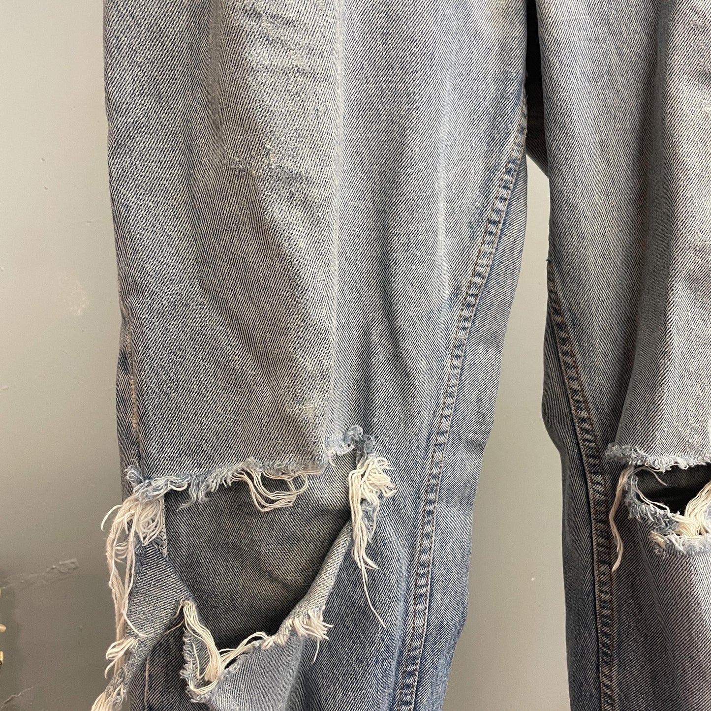vtg 90s DISTRESSED LEVIS 550 JEANS 32 x 32 // vintage light wash shredded high waisted punk grunge winona ryder ripped faded denim torn worn