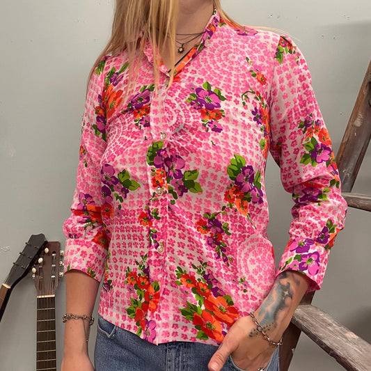 vtg 70s PSYCHEDELIC COLLARED BLOUSE // vintage pink floral button up pointy collared light weight polyester patterned top hippie mod retro