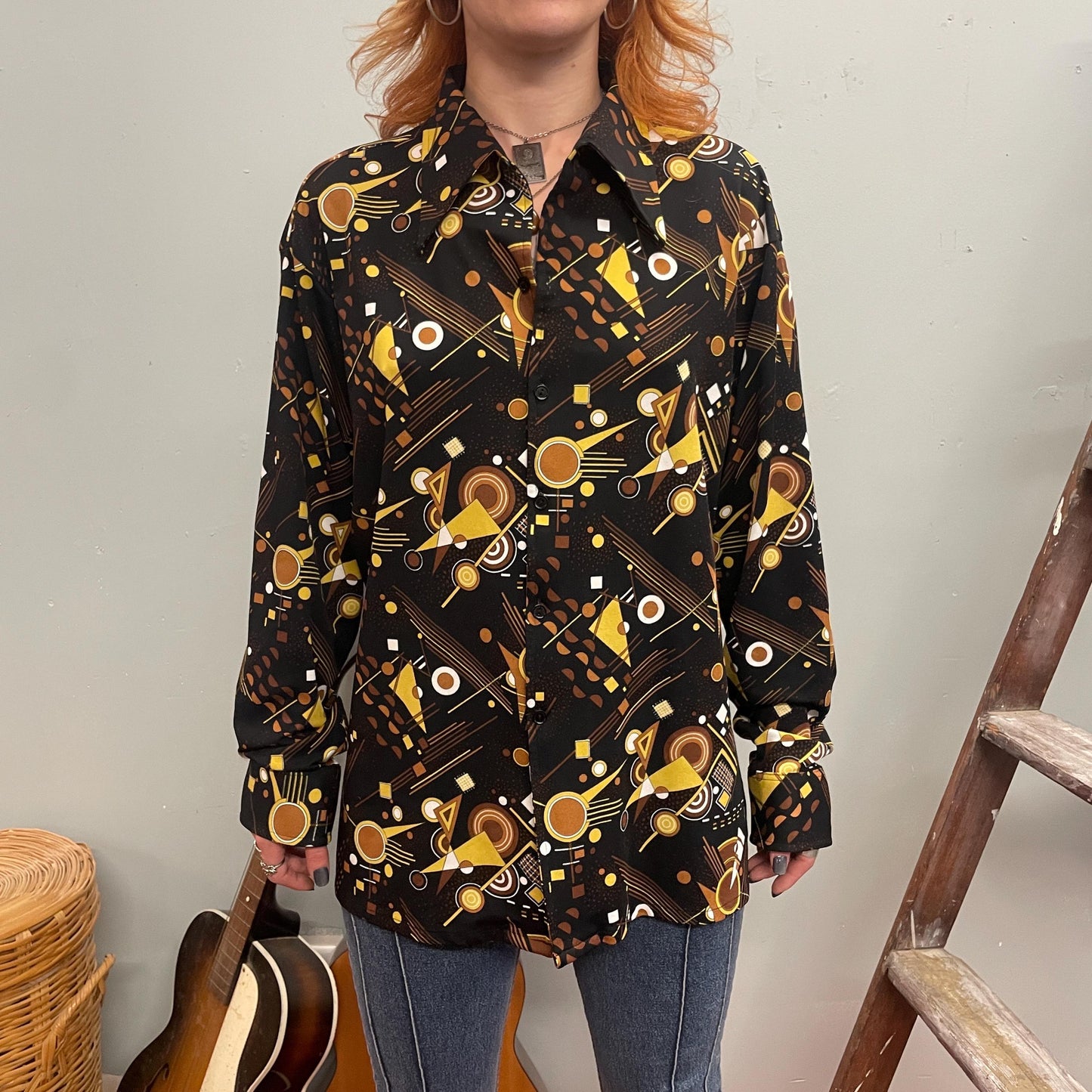 vtg 70s ATOMIC PATTERN TOP // vintage retro design all over print psychedelic op art pointy collar two tone contrast space age hippie mod
