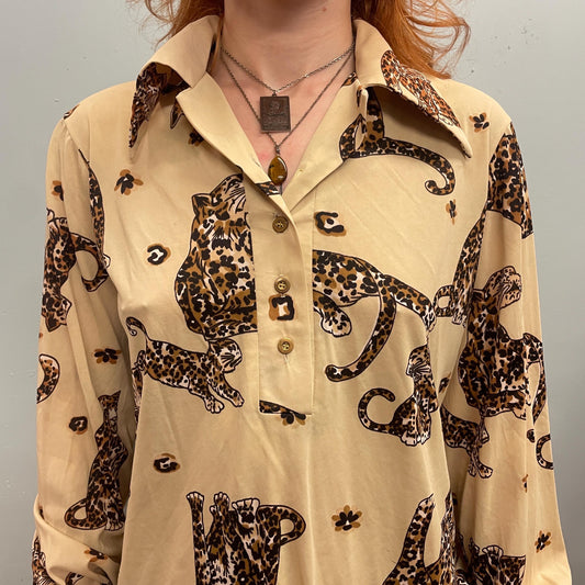 vtg 70s SILKY LEOPARD PRINT top // vintage cheetah big cat animal print all over patterned pointy collared disco retro hippie polyester glam